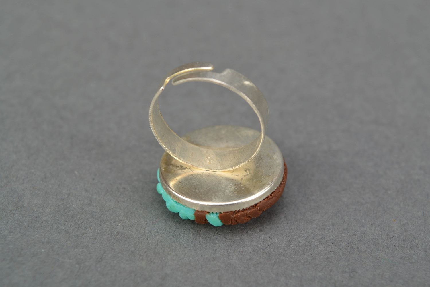 Handmade Ring aus Ton mit Imitation von Stickerei foto 4