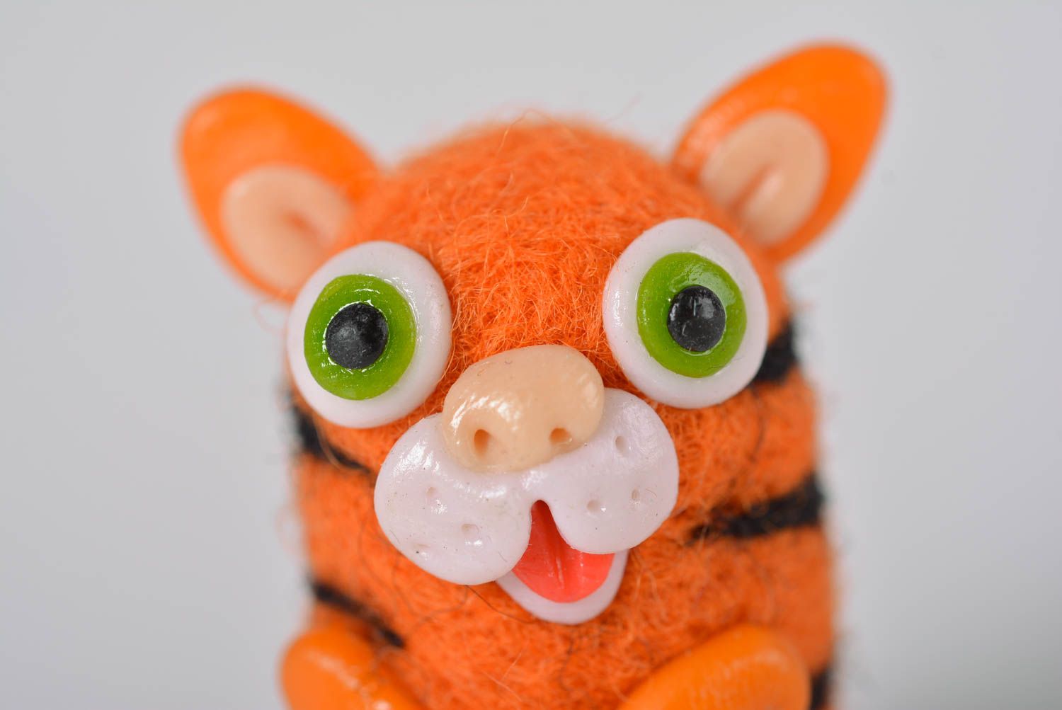 Figurine tigre Petit jouet fait main pâte polymère laine feutrée Cadeau original photo 2