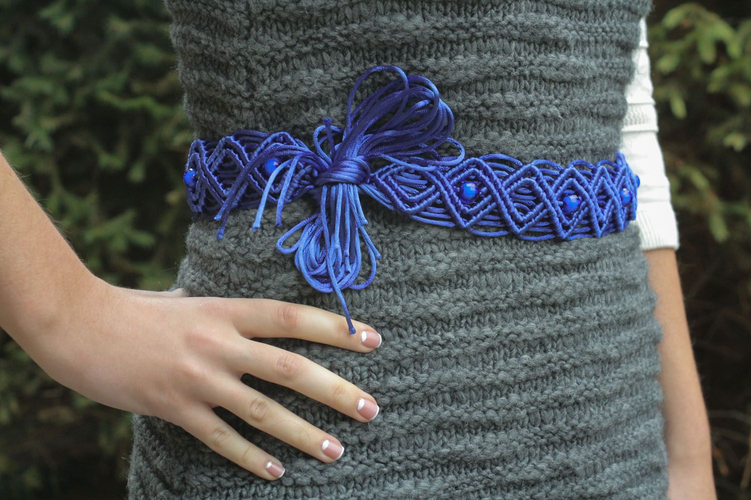 Cintura da donna intrecciata fatta a mano cinghia di fili in colore blu foto 1