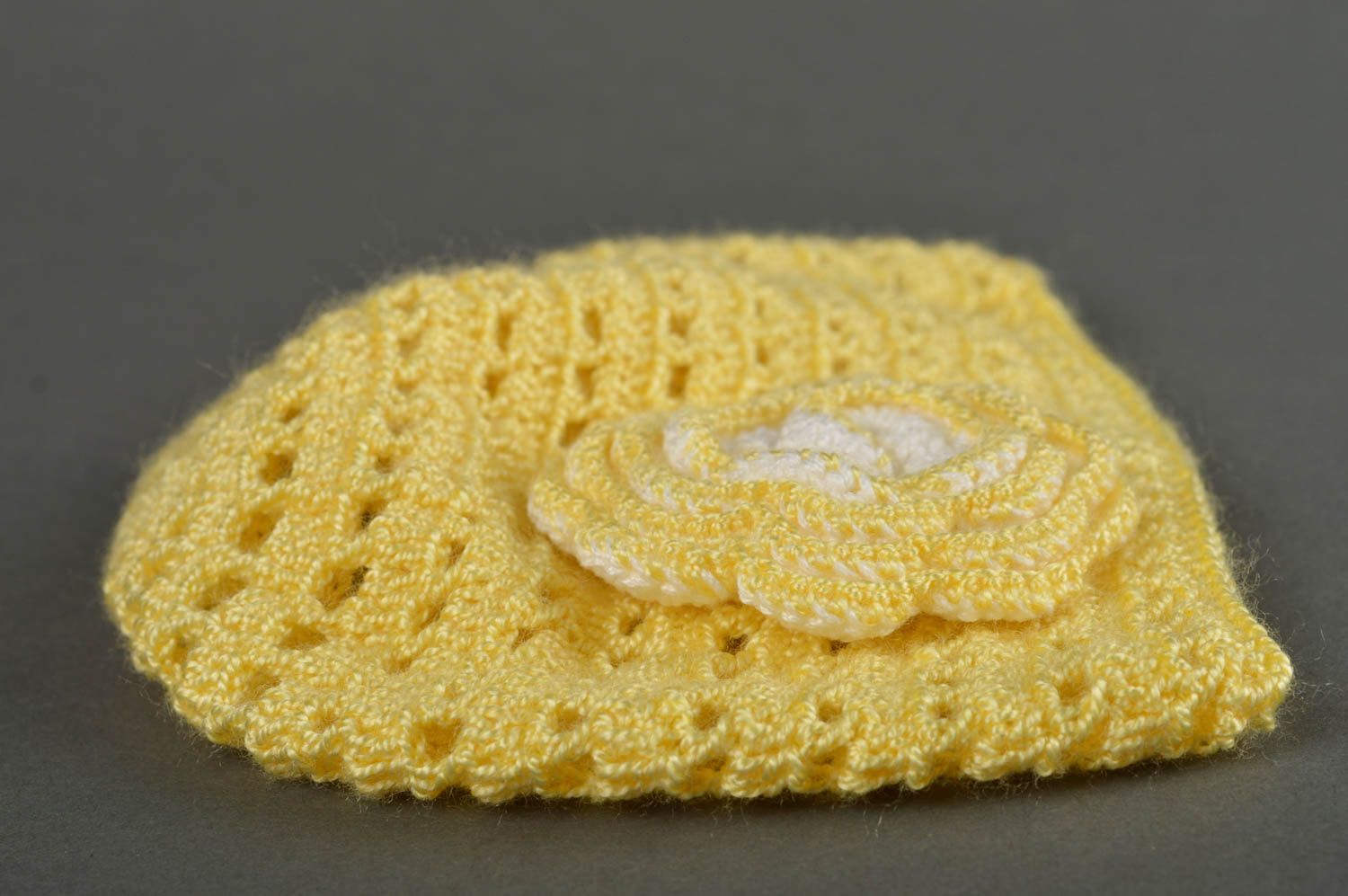 Gelbe Mütze für Mädchen handgemachte Mütze modisches Accessoire stilvoll foto 4
