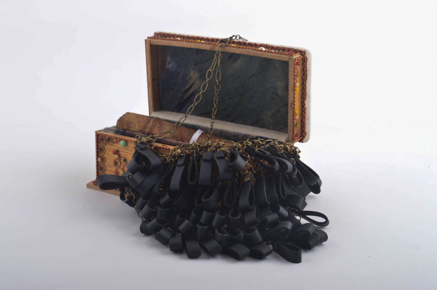 Подарок ручной работы кожаное колье черного цвета массивное ожерелье Бахрома фото 1