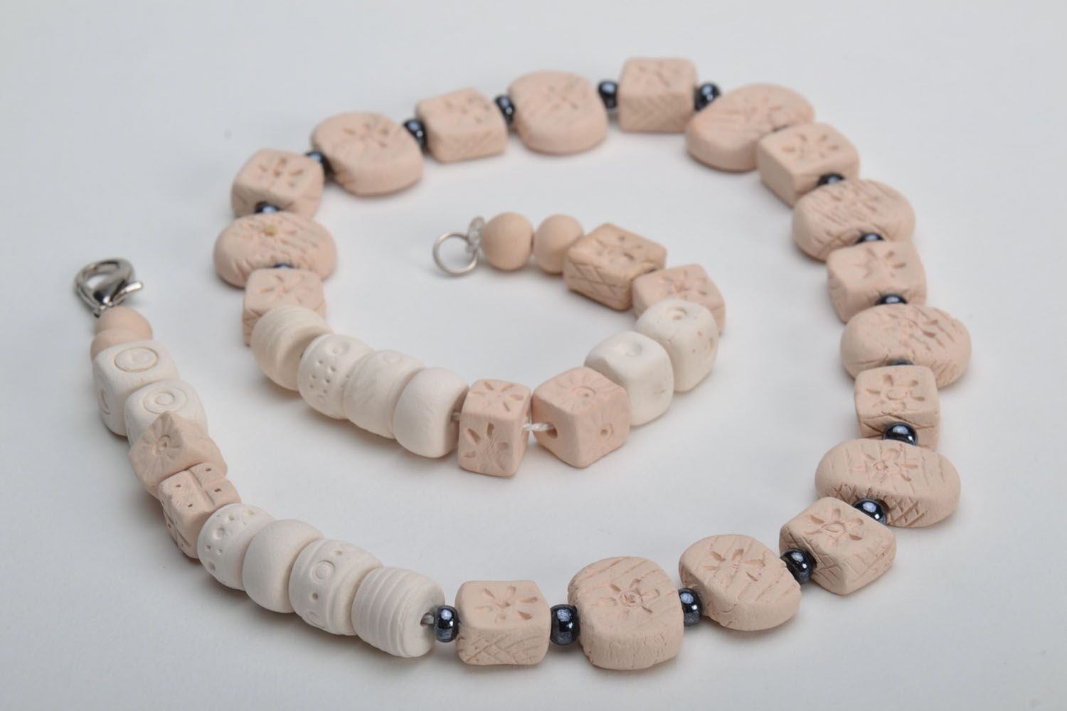 Clay white necklace photo 3