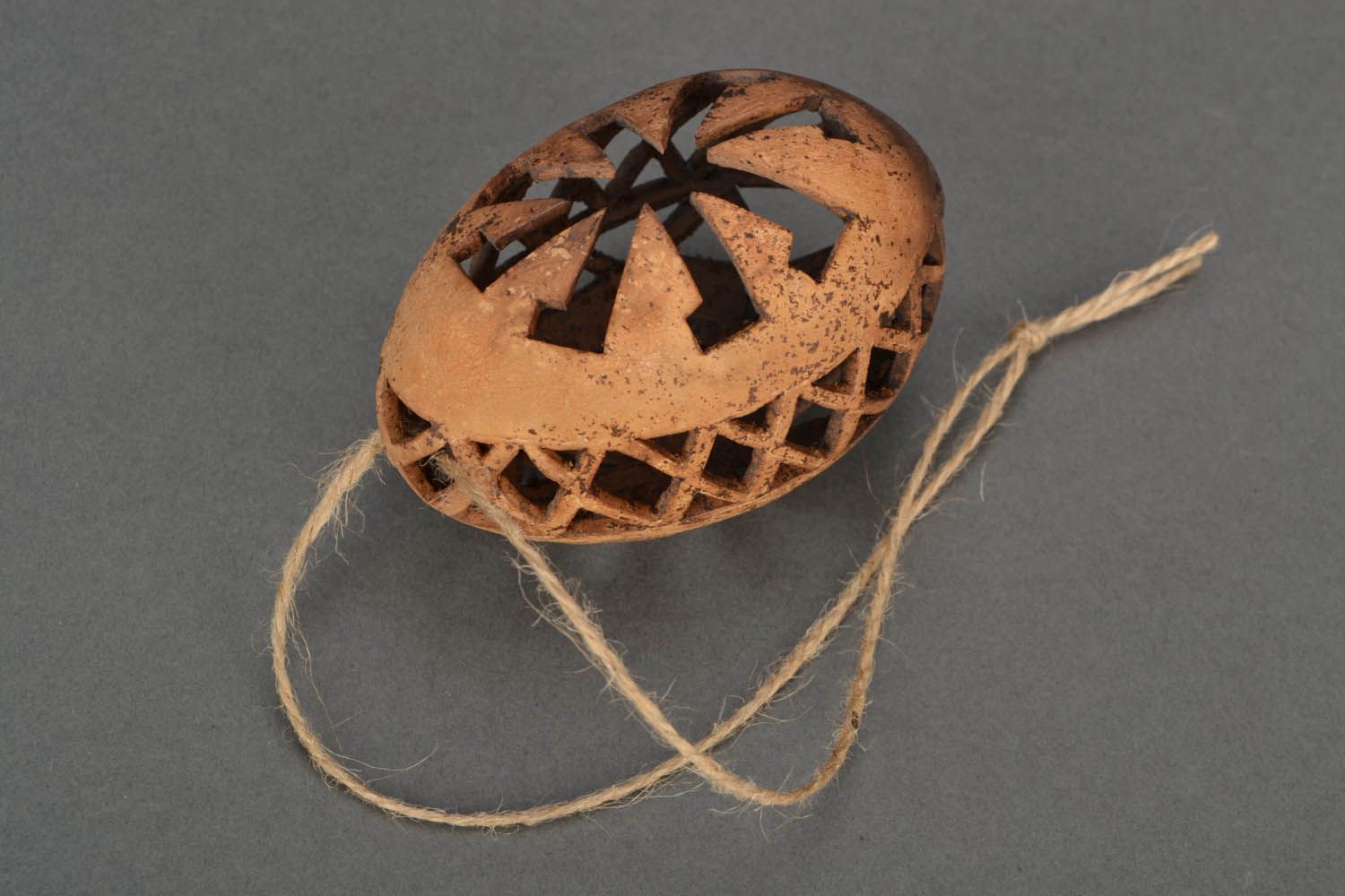 Pingente ovo de cerâmica feito na forma de bolas foto 3
