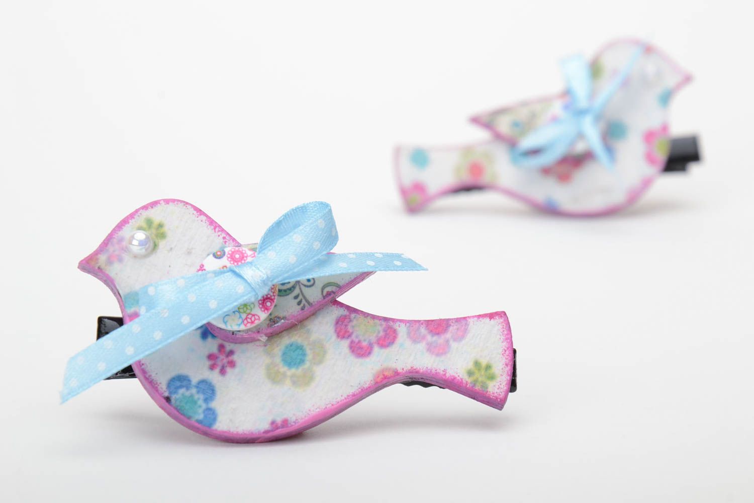 Set of light handmade children's decoupage plywood hair clips with bows 2 pieces photo 4