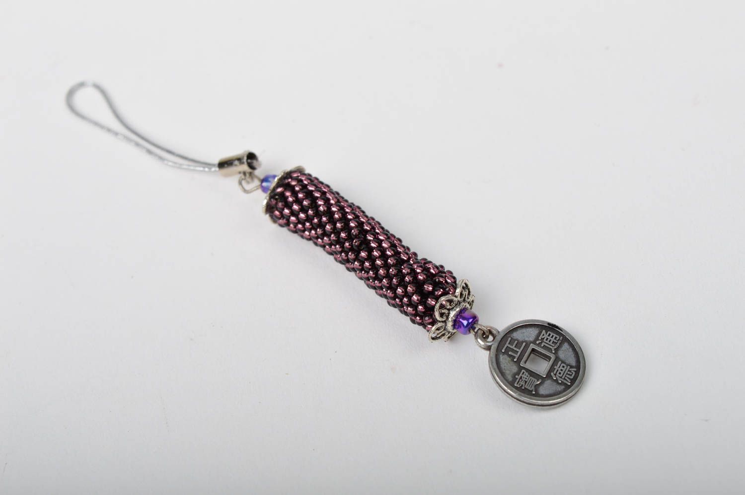 Брелок ручной работы брелок для ключей брелок из бисера фиолетовый интересный фото 3