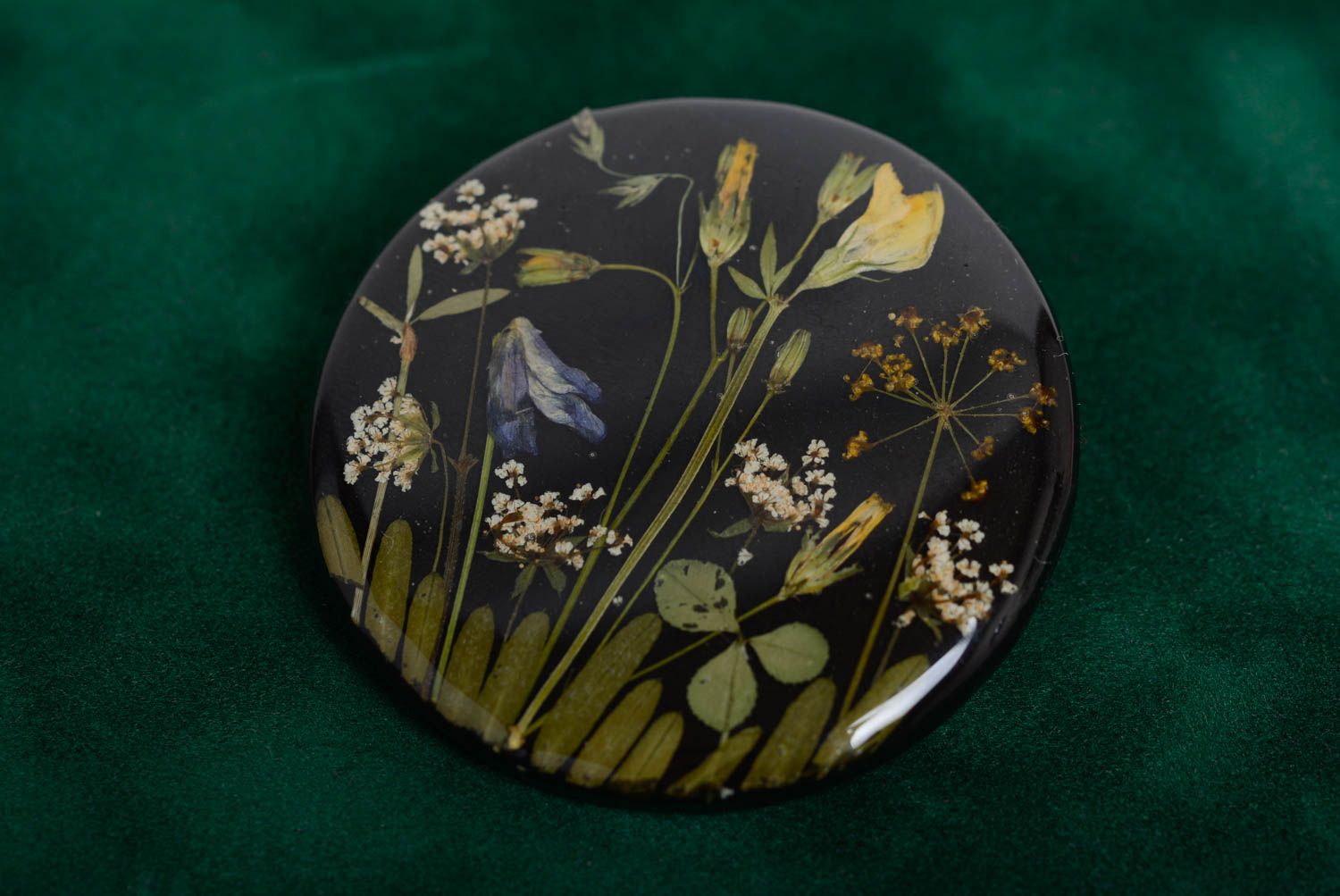 Designer brooch with flowers in epoxy resin handmade black elegant accessory photo 3