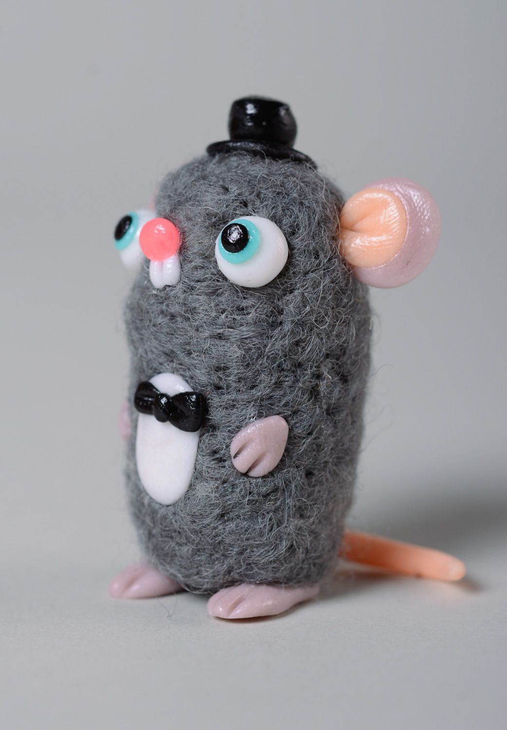 Handmade felted wool figurine of mouse photo 2