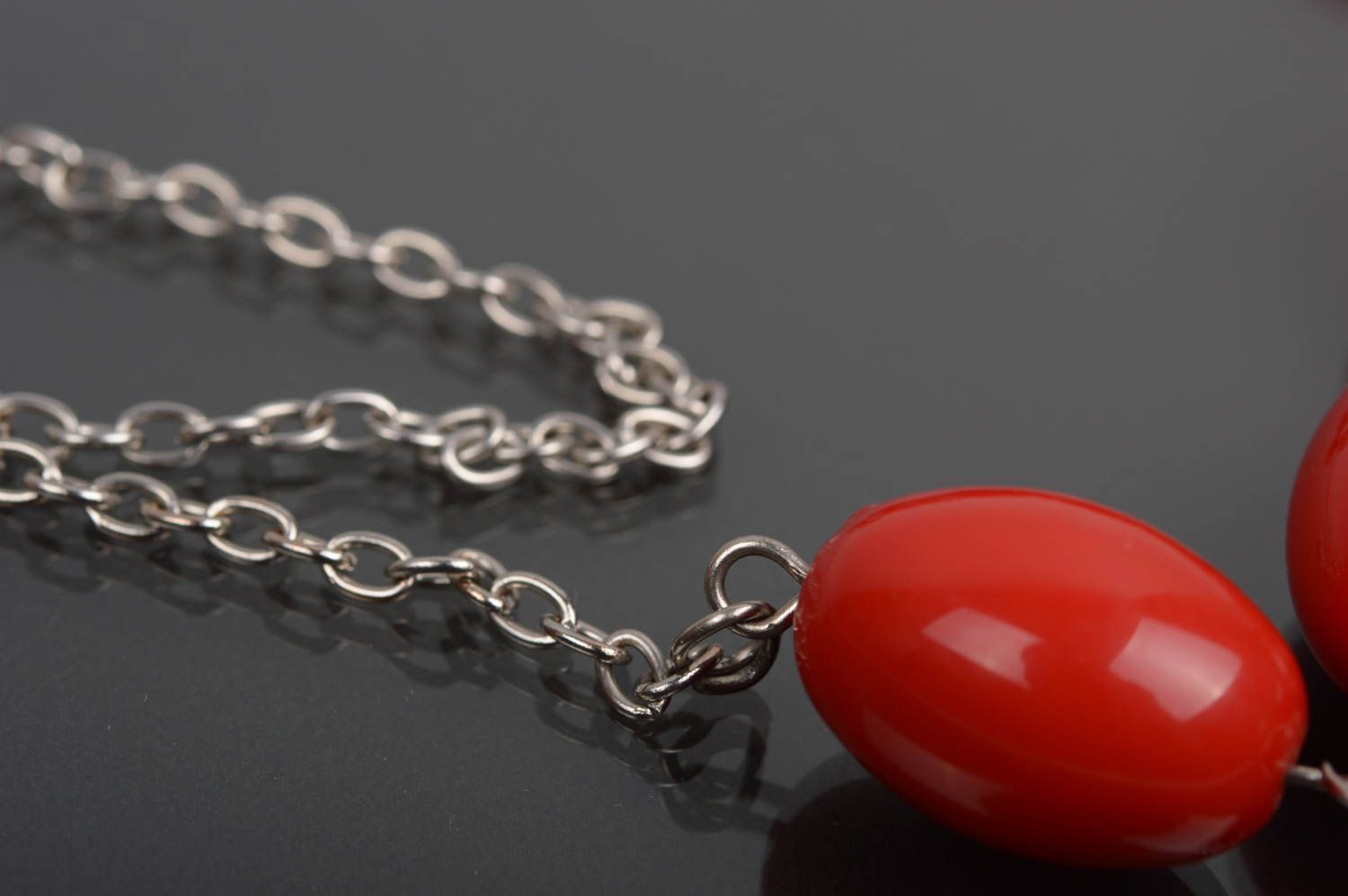 Gros collier Bijou fait main perles plastiques rouges chaîne Cadeau femme photo 4