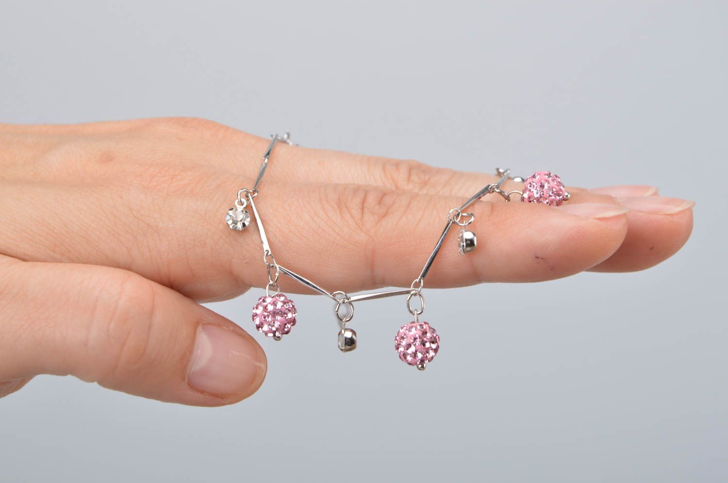 Bracelet en métal Bijou fait main avec perles roses brillantes Cadeau pour femme photo 2
