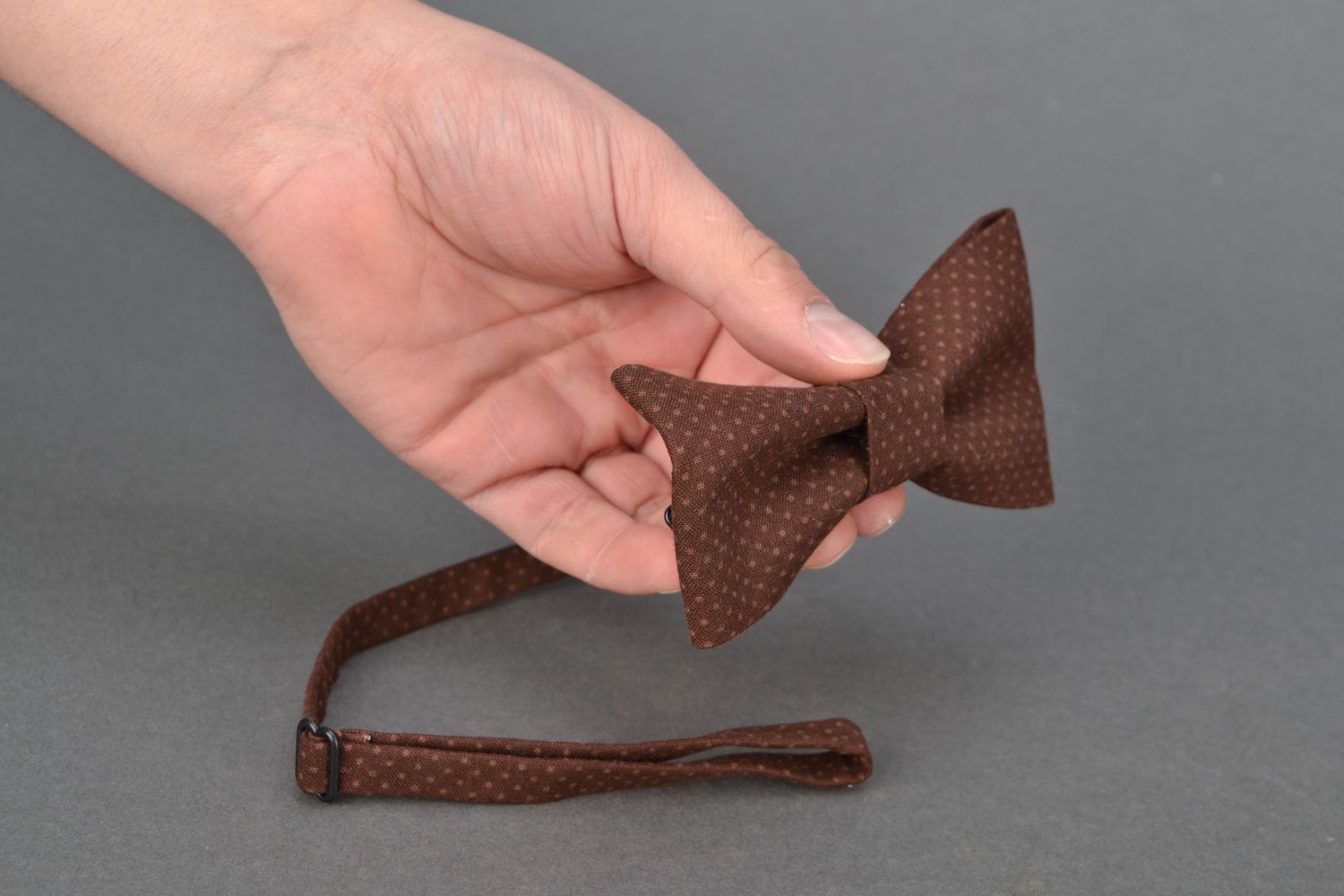 Brown bow tie photo 2