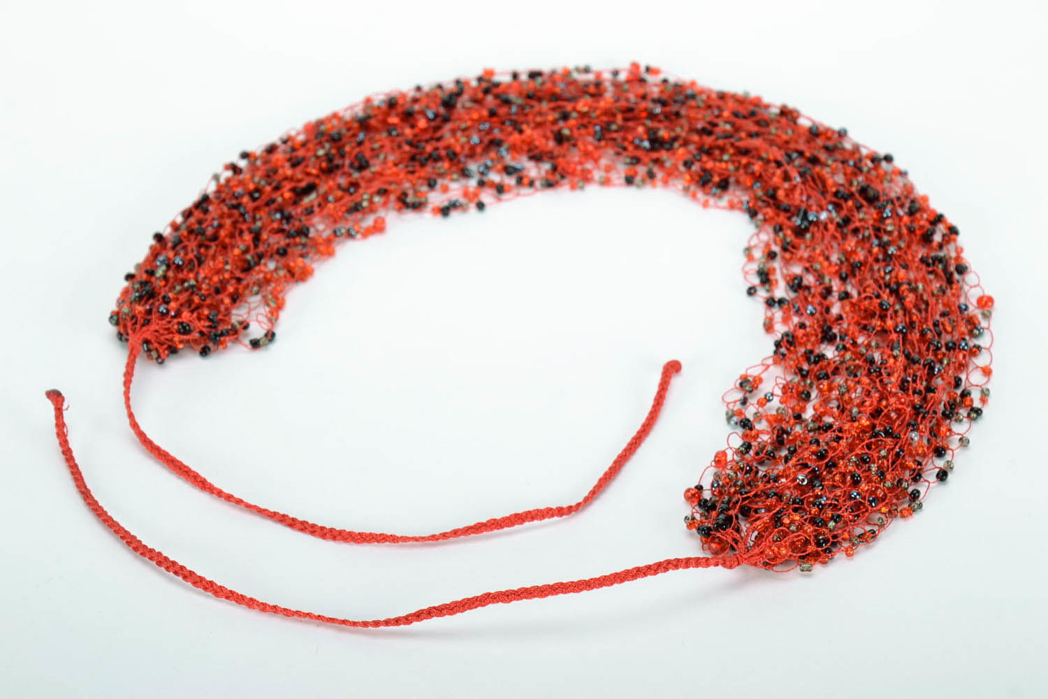 Collier rouge et noir en perles de rocailles fait main photo 4