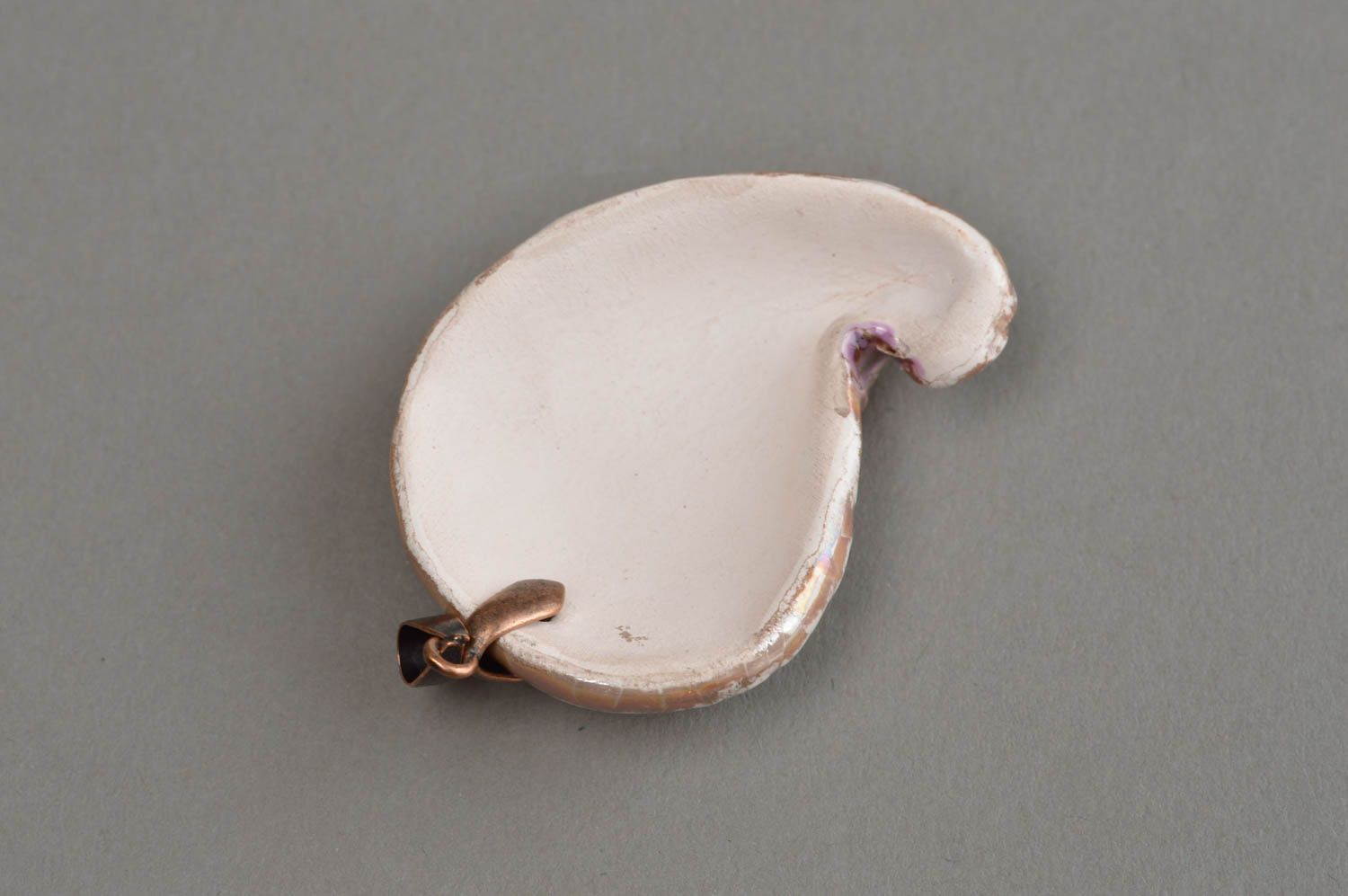Handmade beautiful pendant cute ceramic accessory jewelry in shape of mussel photo 4