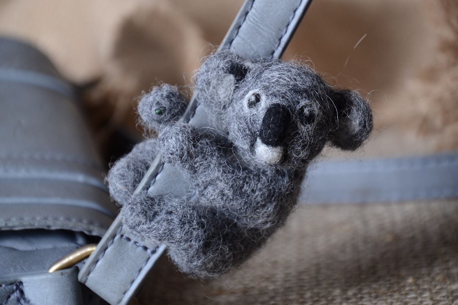 Валяная игрушка хэнд мэйд игрушка из шерсти мягкая игрушка серая коала фото 1