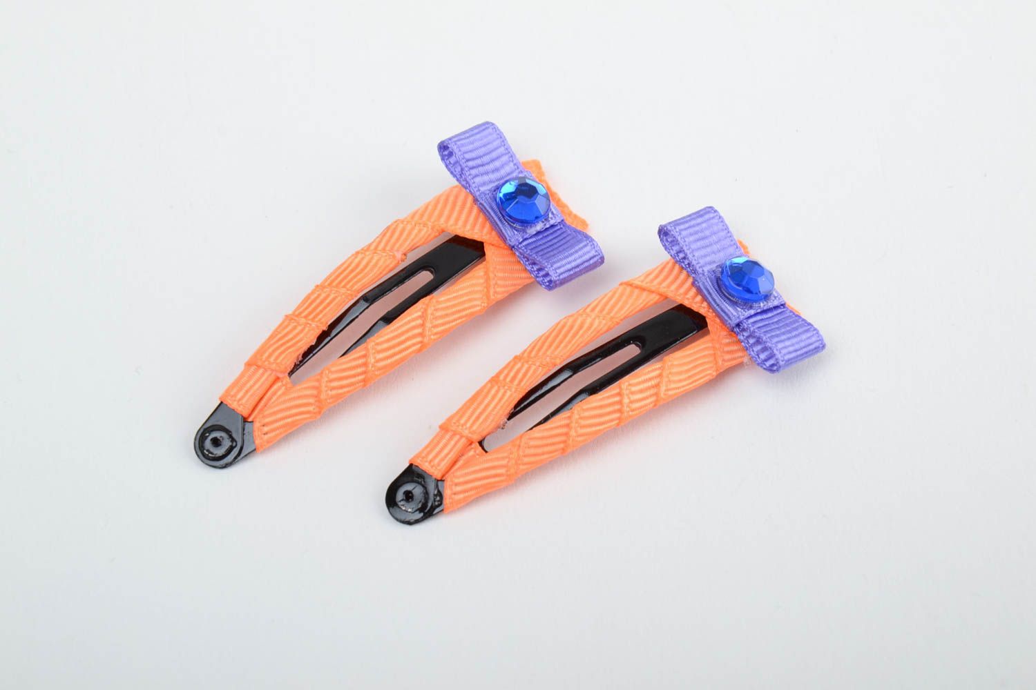 Handgemachtes oranges Schleifen Haarspangen Set für Kinder mit Strasssteinen 2 Stück foto 2