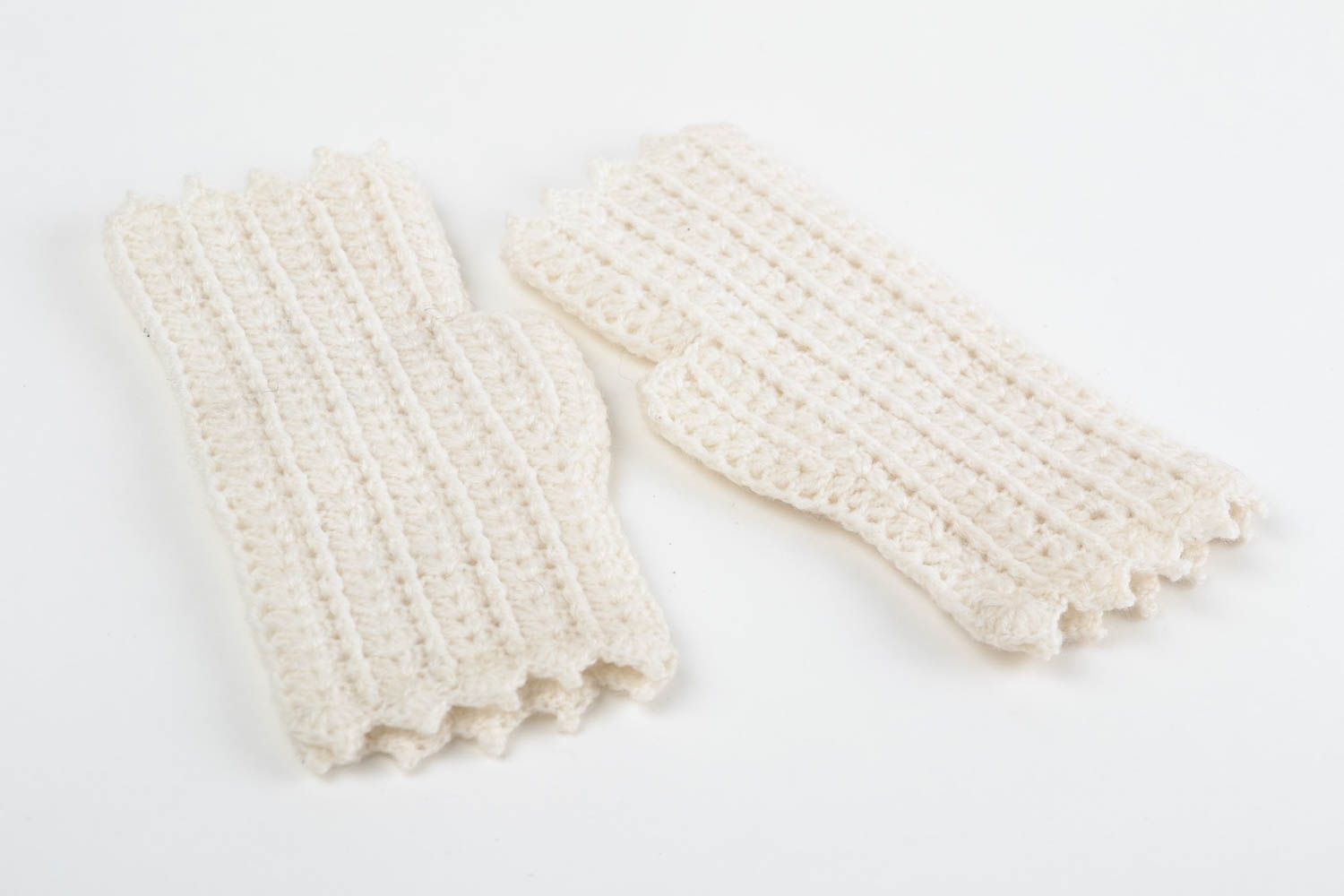 Mitaines tricotées Gants sans doigts fait main blanches Vêtement femme photo 2