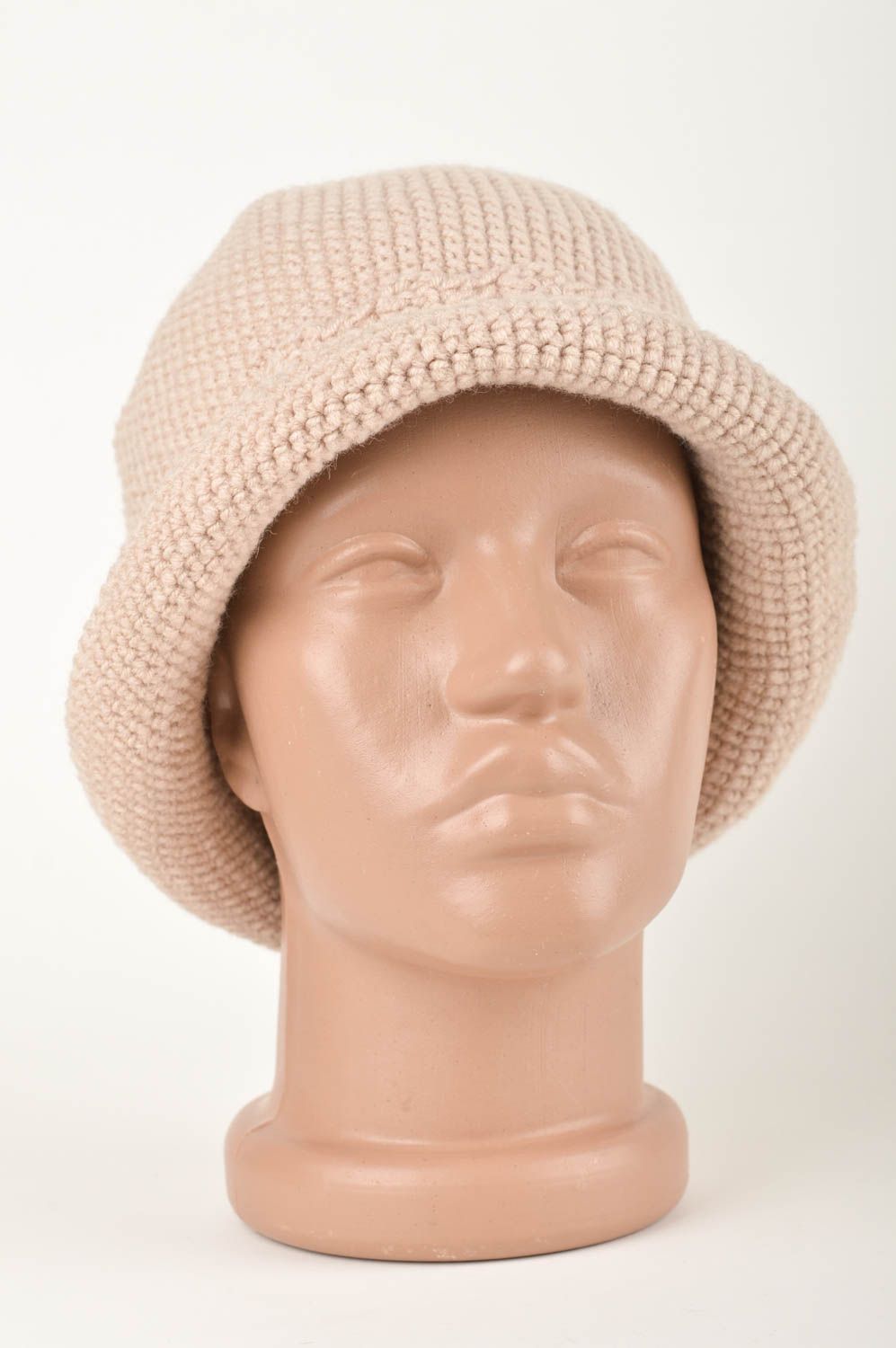 Bonnet tricot fait main Chapeau au crochet beige Vêtement femme original photo 1