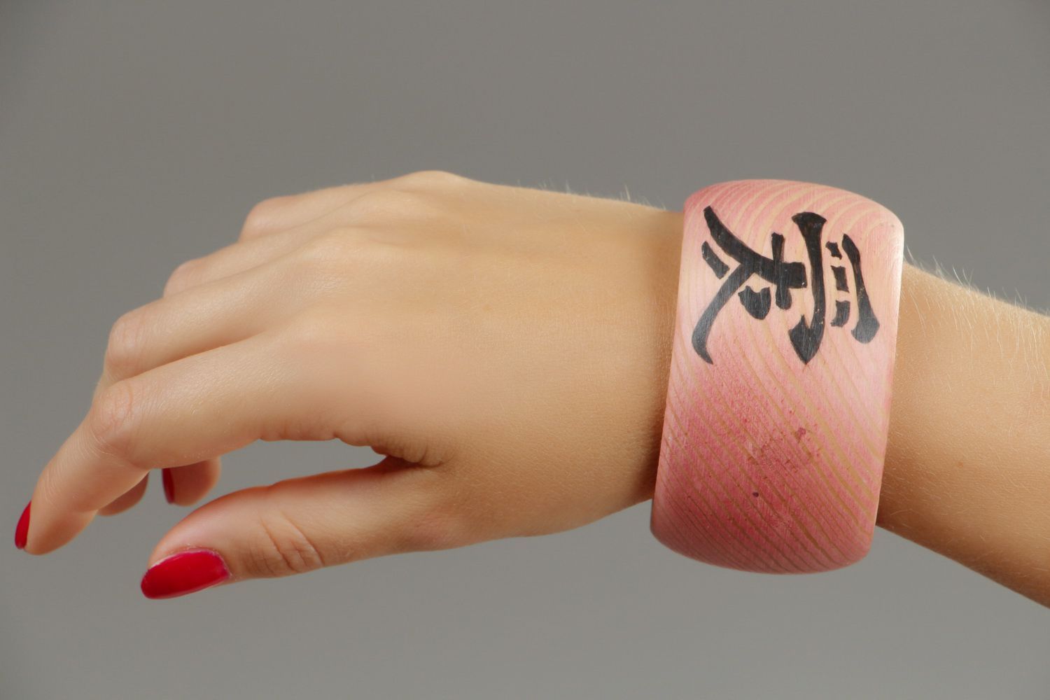 Pulsera con jeroglífico chino Amor, de color rosado foto 4