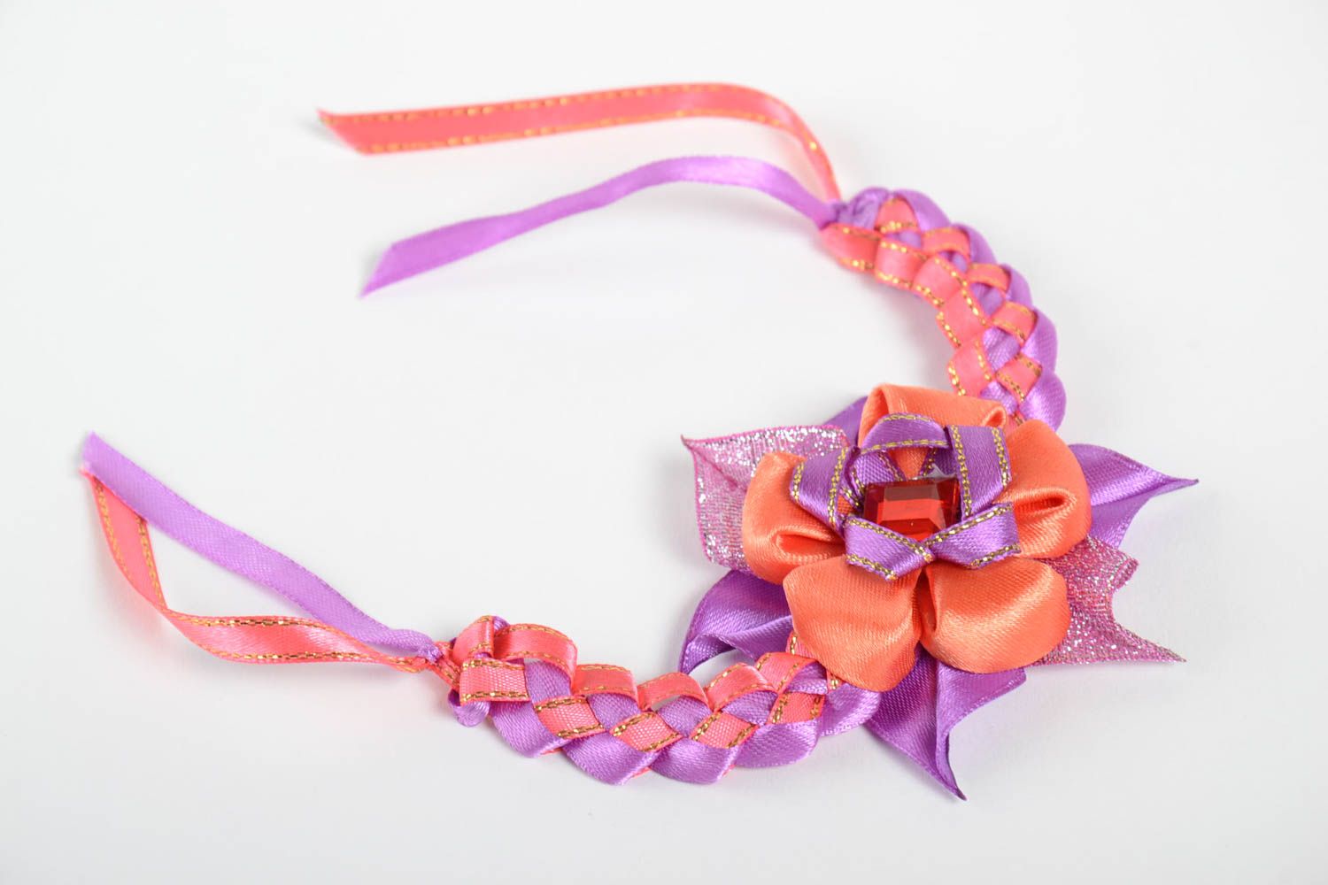Плетеный браслет из атласных лент с цветком ручной работы яркий красивый фото 3