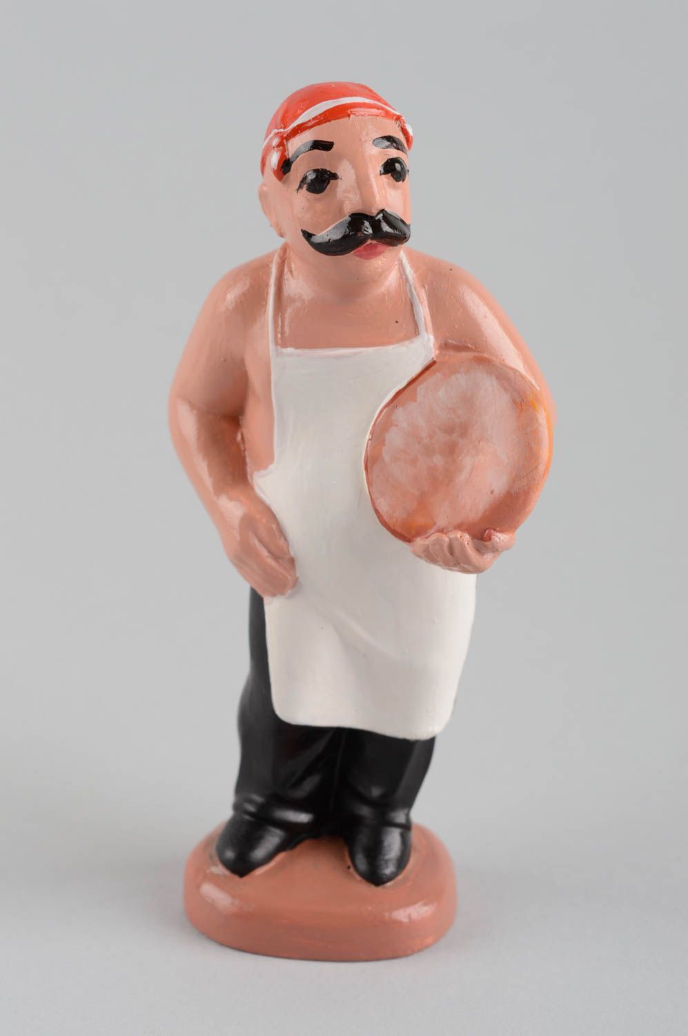 Жизнерадостная расписная статуэтка из гипса мужчины с хлебом ручной работы фото 2