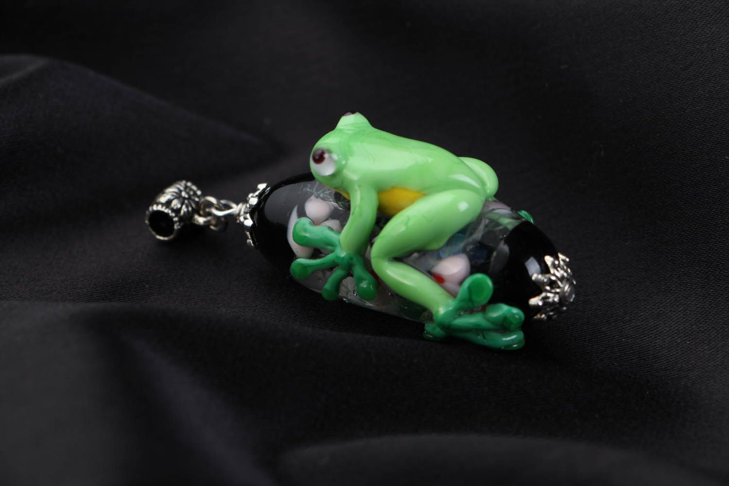 Glass pendant Frog photo 2