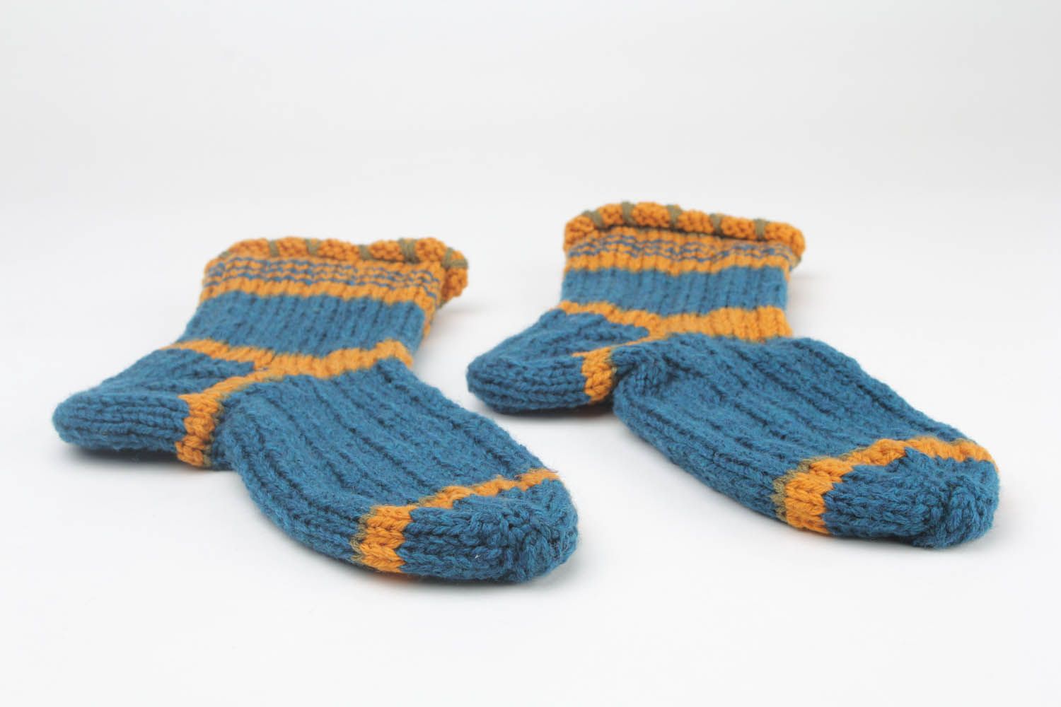 Chaussettes faites main tricotées en demi-laine photo 3