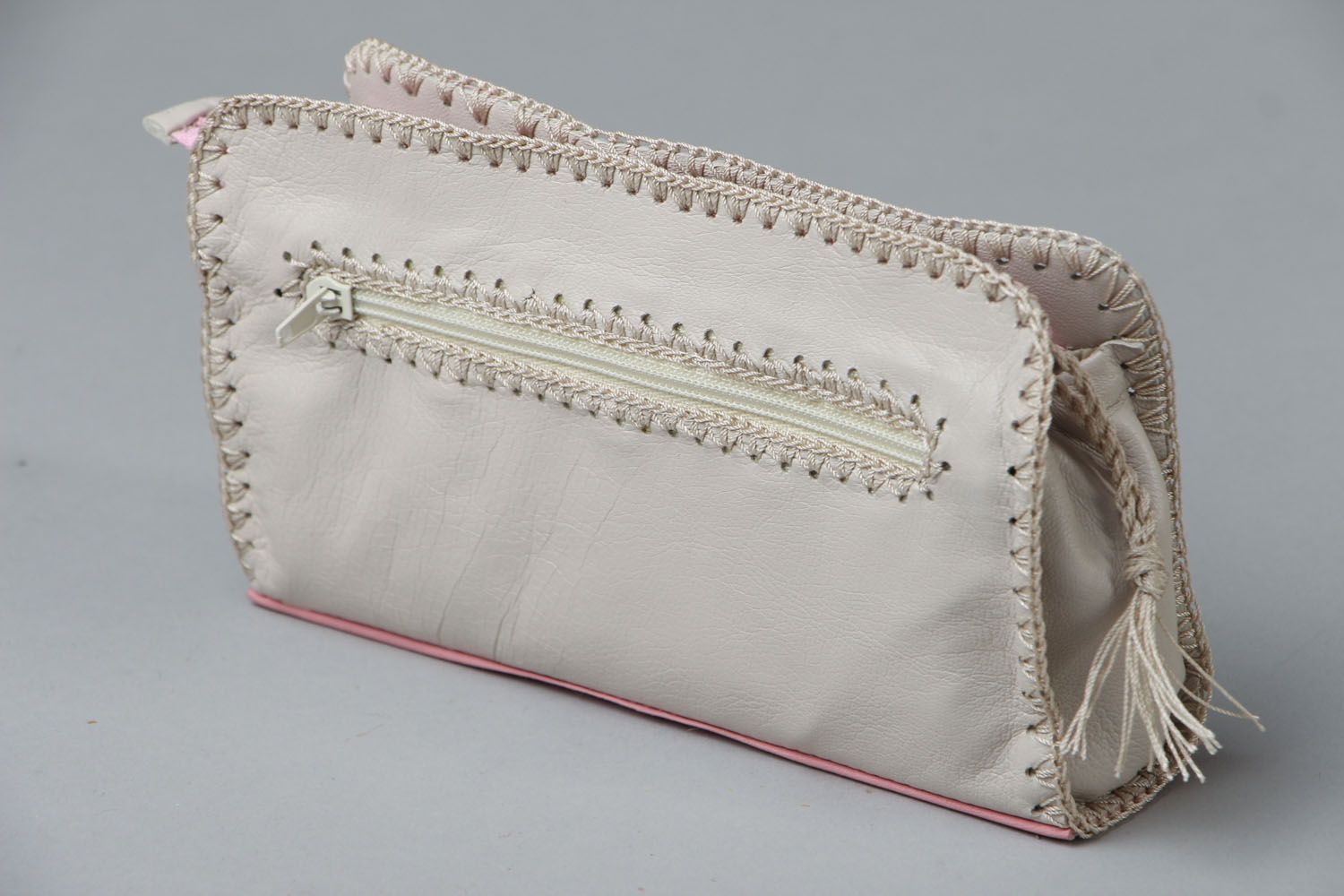 White and pink leather beauty bag photo 2
