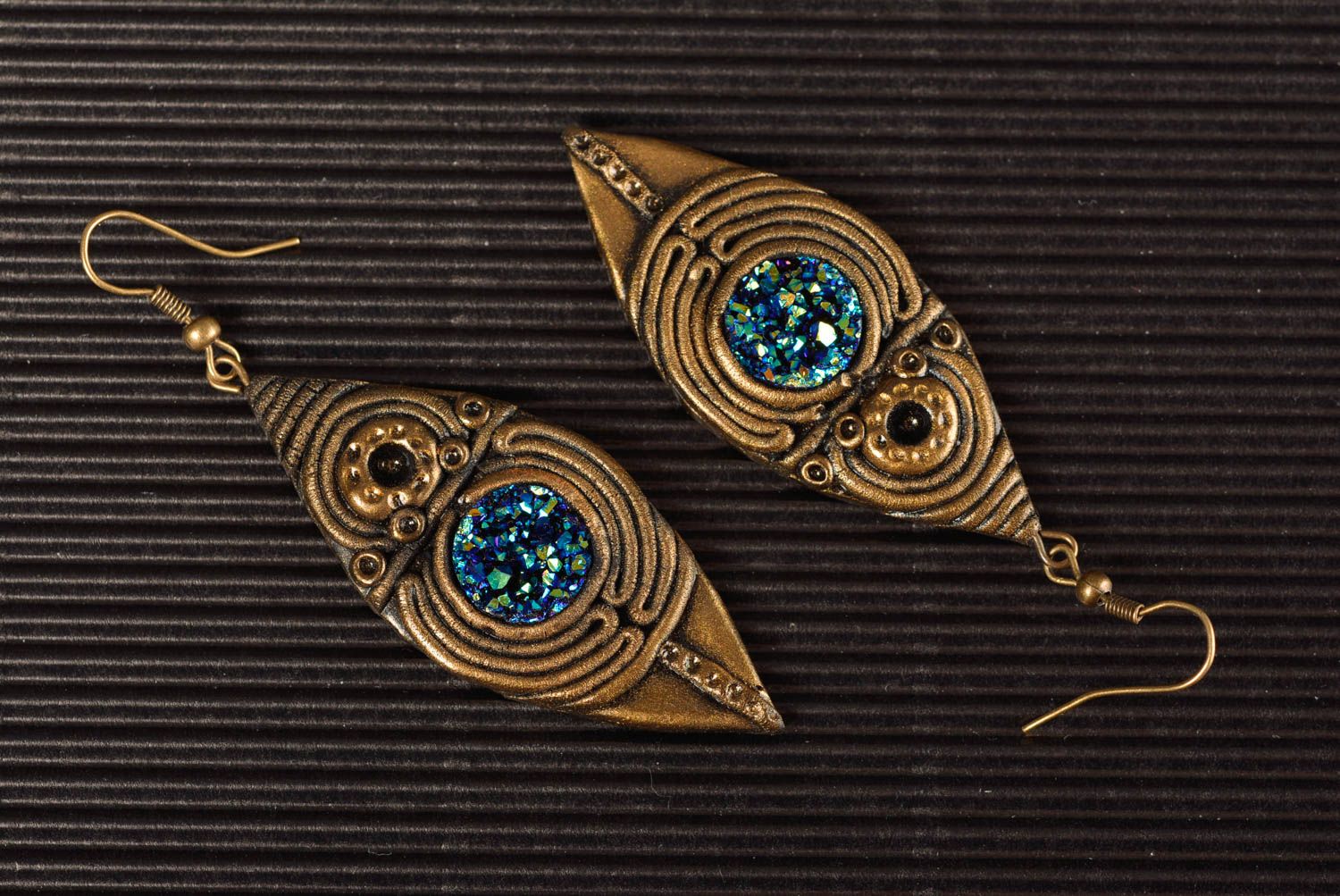 Boucles d'oreilles en pâte polymère pendantes couleur de bronze faites main photo 4