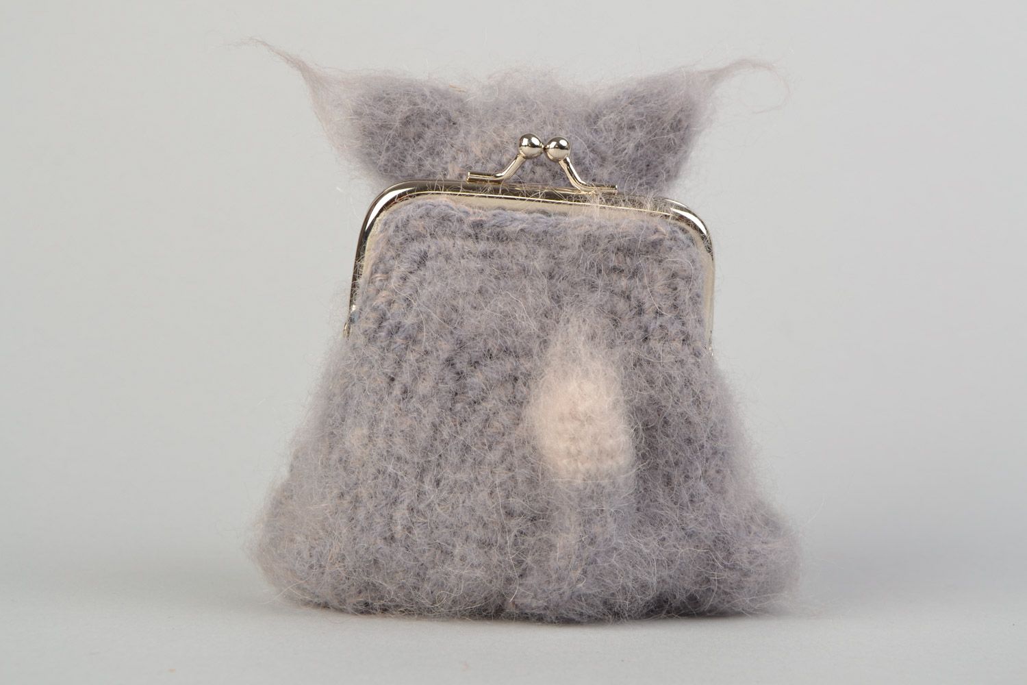 Monedero artesanal tejido a ganchillo de hilos de angora gato gris para niños  foto 5