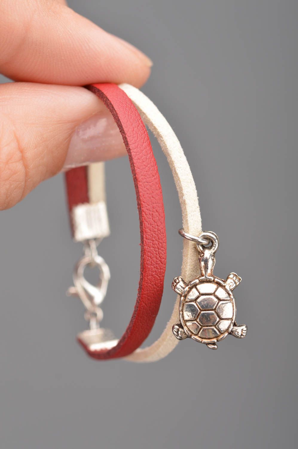 Handmade red and white leather wrist bracelet with turtle charm for kids photo 2