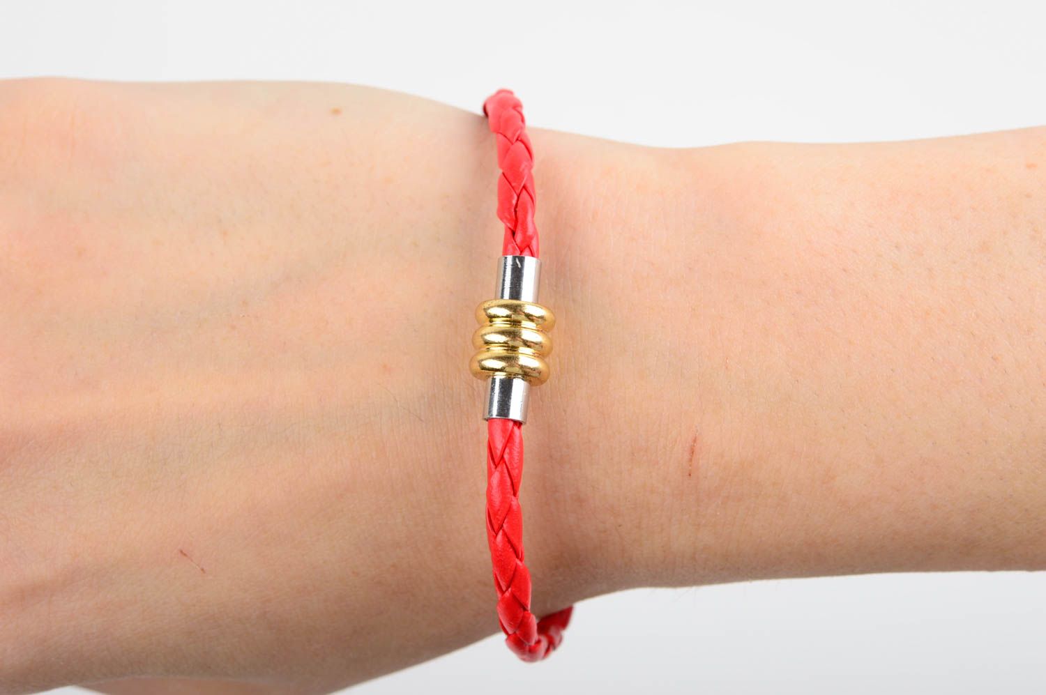 Bracelet tressé en cuir artificiel rouge fin fait main original pour femme photo 3