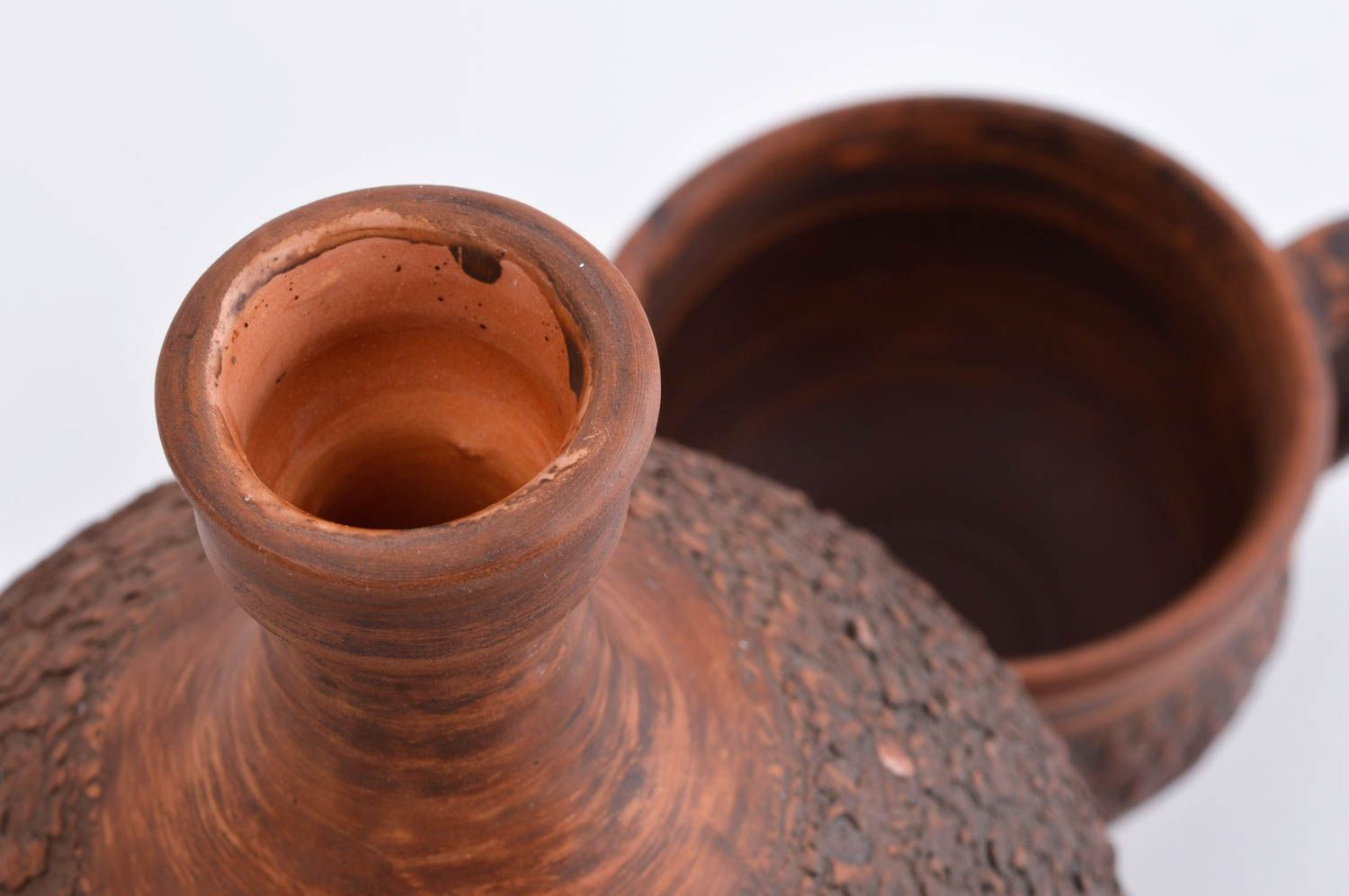 Jarro de cerámica hecho a mano y taza elemento decorativo decoración de cocina  foto 4