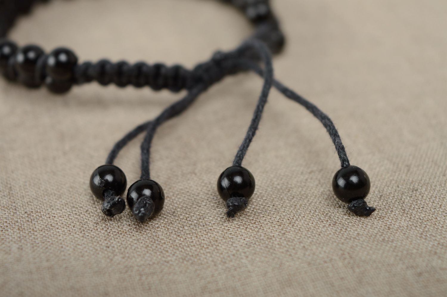 Bracelet noir tressé de lacets cirés et perles en macramé fait main pour femme photo 4