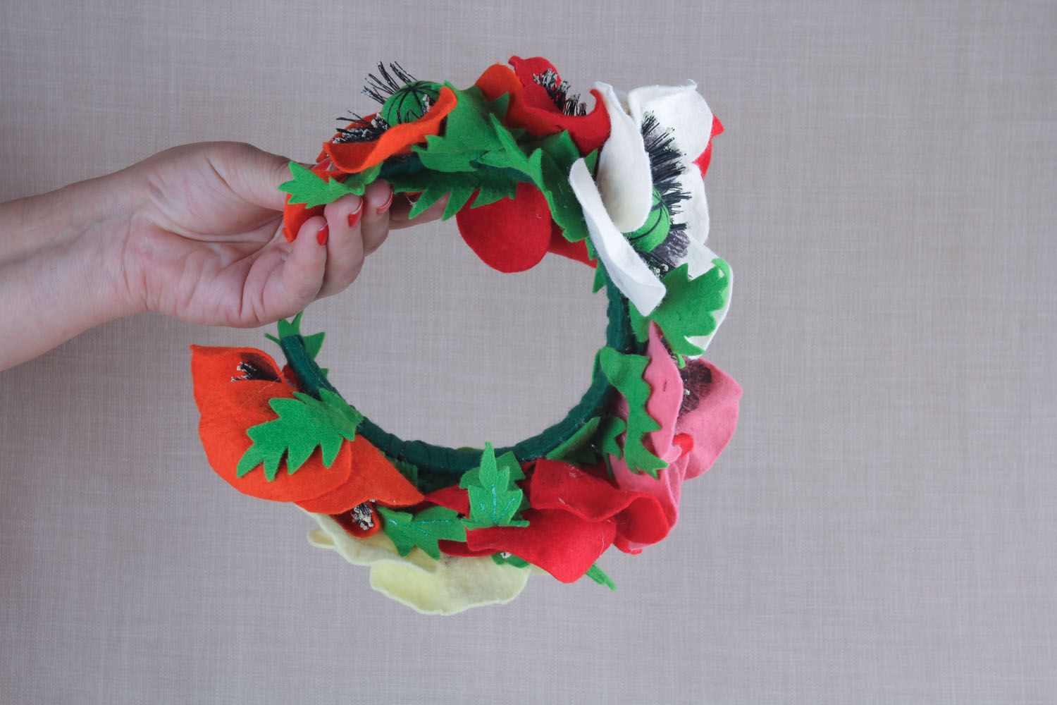 Homemade head wreath with poppies photo 4