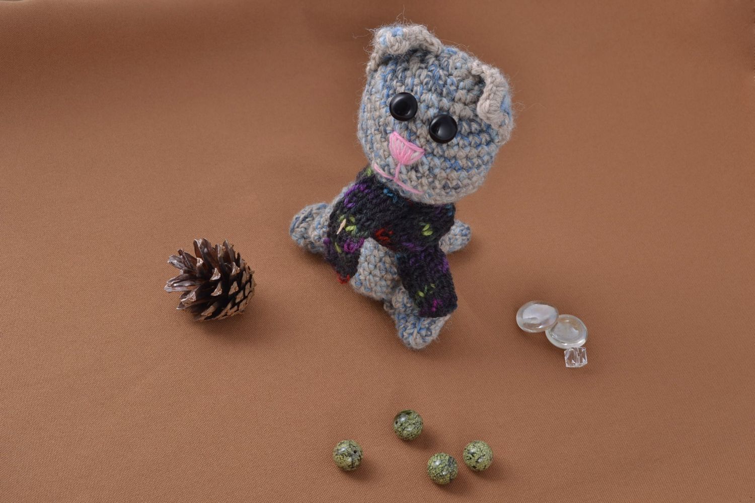 Gatto grigio a maglia fatto a mano pupazzo morbido da bambini a uncinetto foto 1