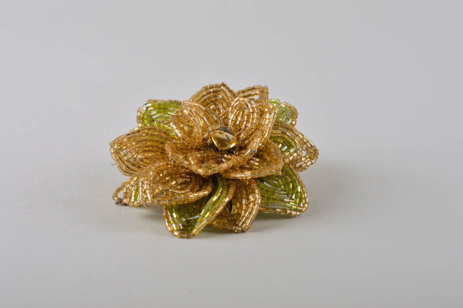 Broche fleur Bijou fait main en perles de rocaille Accessoire mode Cadeau femme photo 3