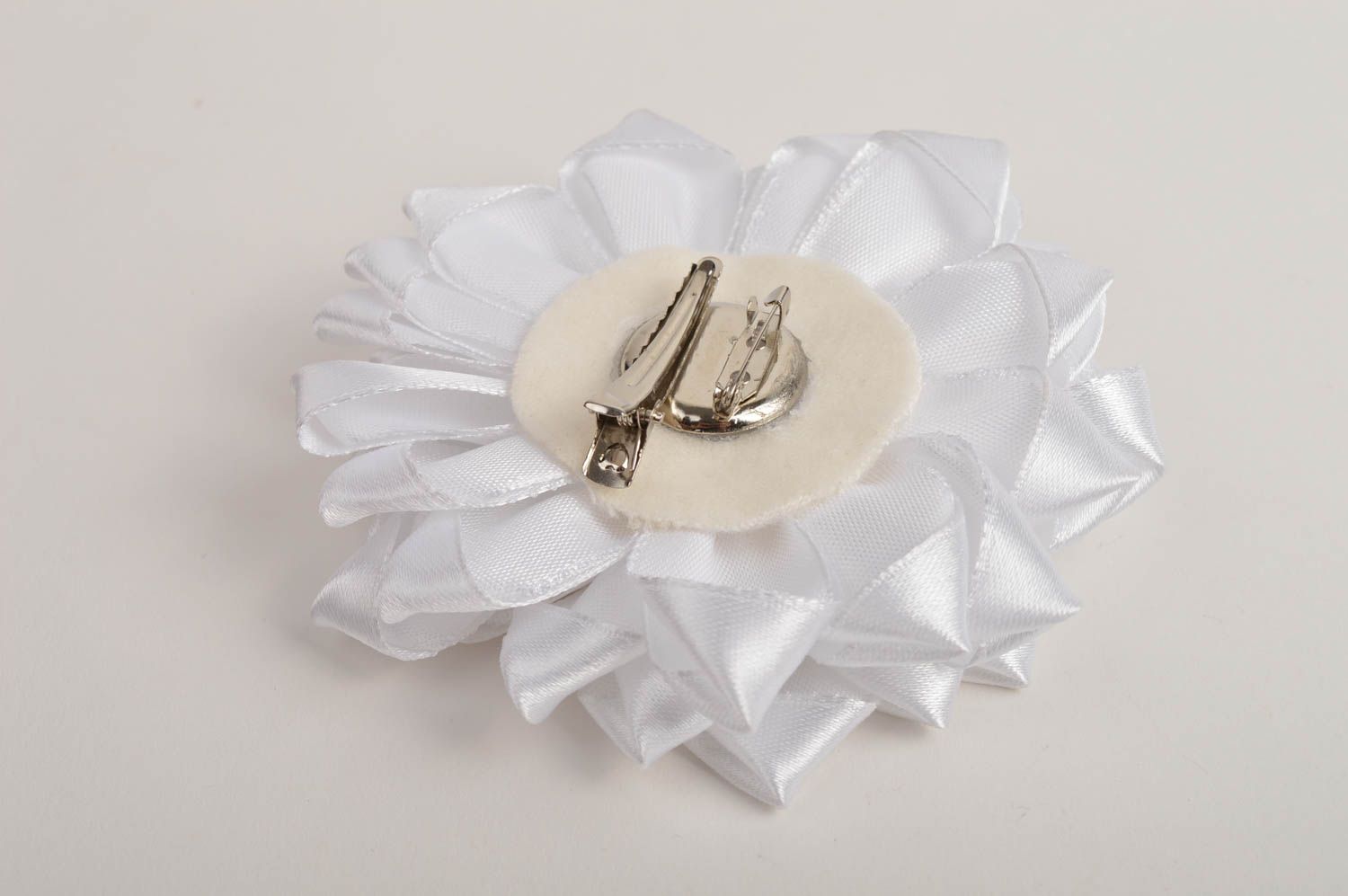 Gancho con flor artesanal blanca complemento para peinados regalo original foto 4
