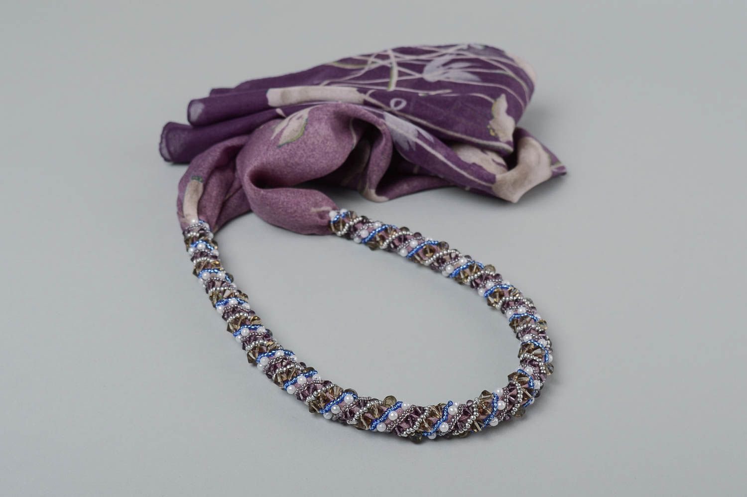 Колье из бисера украшение ручной работы женский шарф сиреневый наряданый фото 2