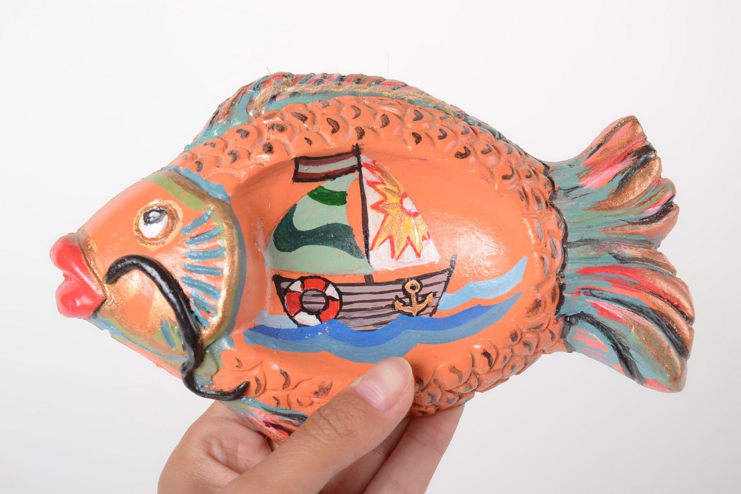 Cendrier en forme de poisson peint en argile fait main décoration à suspendre photo 5