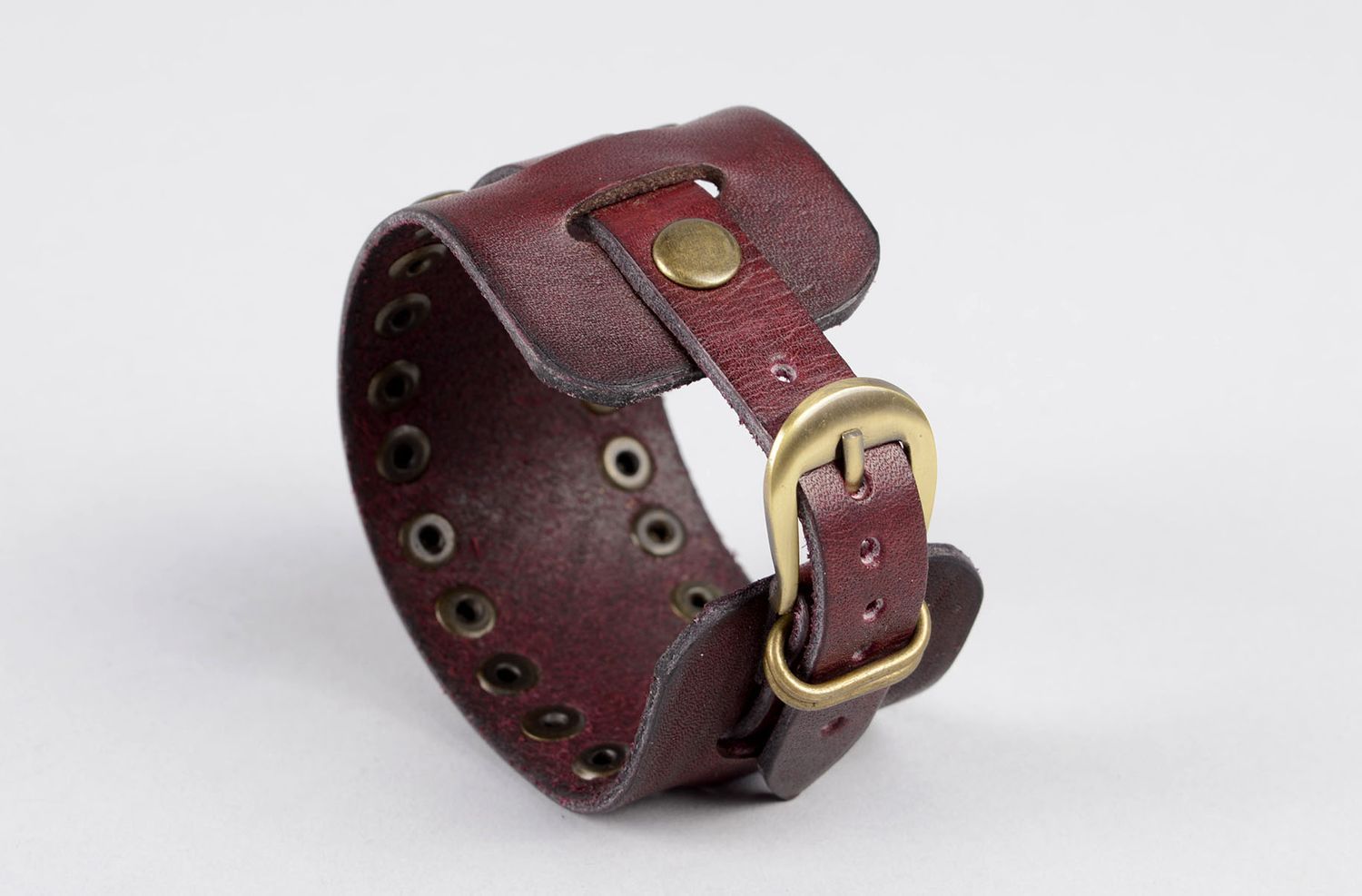 Bracelet en cuir Bijou fait main marron rivets métal Accessoire femme design photo 2
