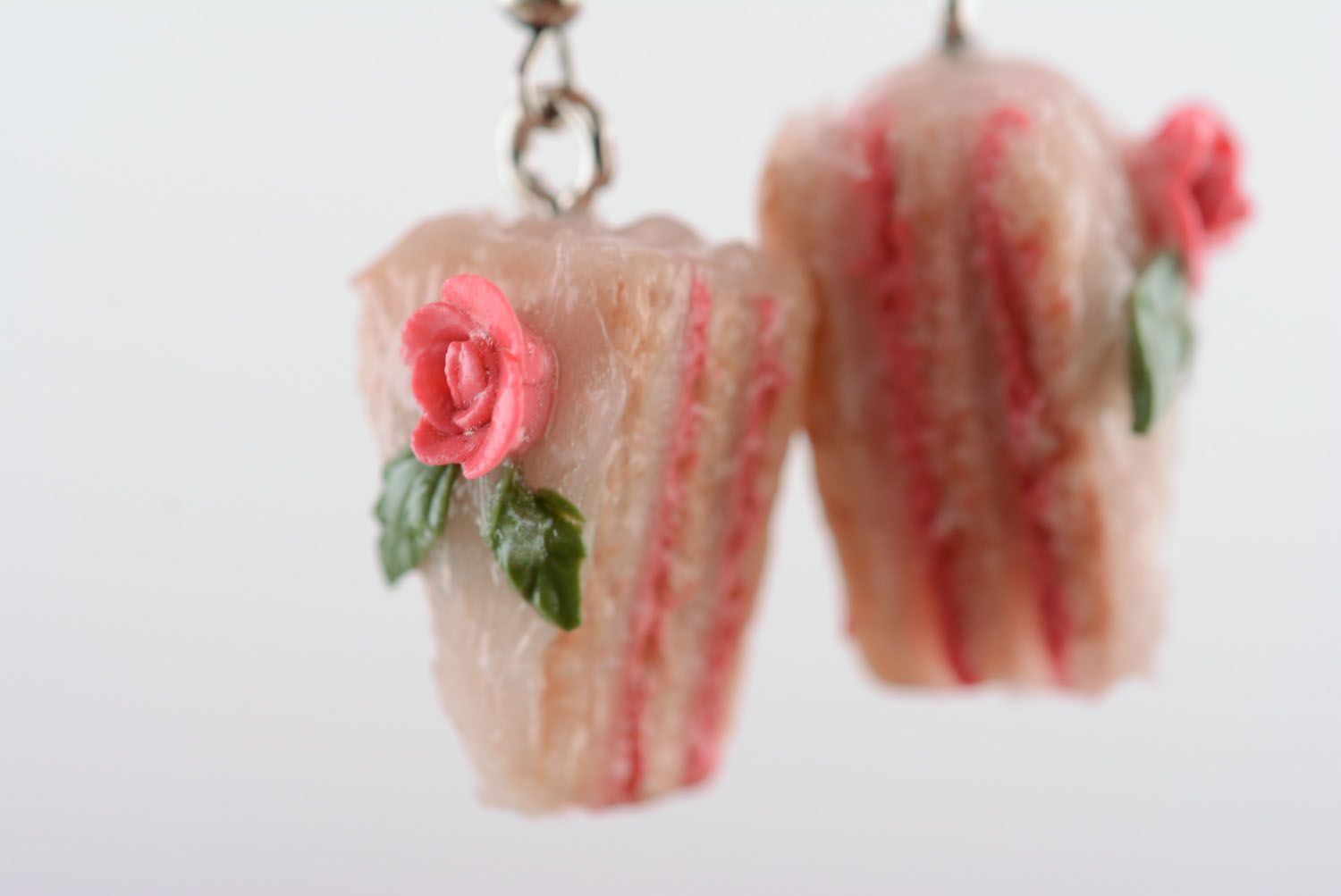 Boucles d'oreilles en argile polymère faites main Gâteau avec des roses photo 4
