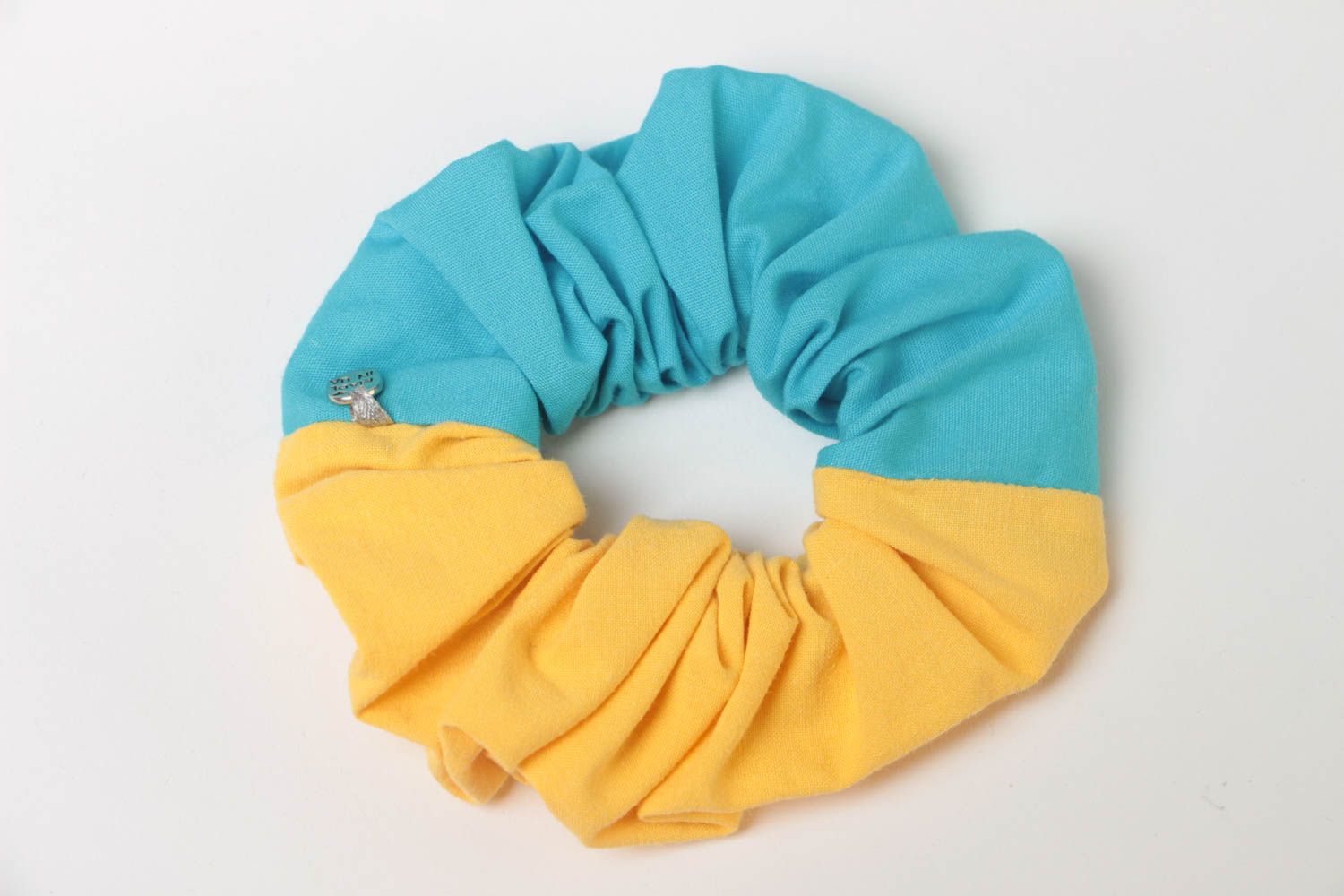 Blau gelbes schönes originelles stilvolles handmade Haargummi aus Stoff foto 2