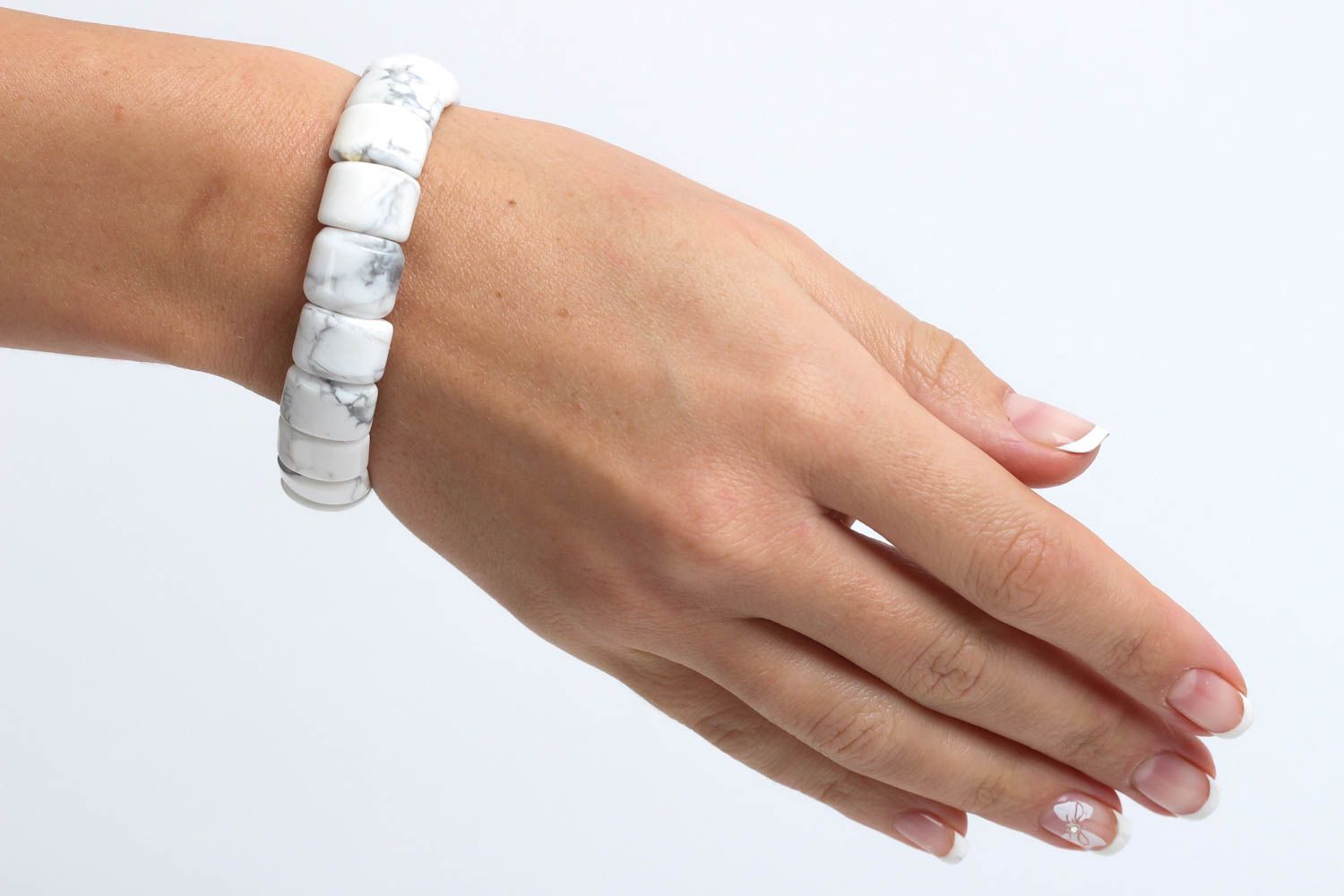 Bracelet pour femme Bijou fait main blanc en pierre cacholong Cadeau femme photo 5