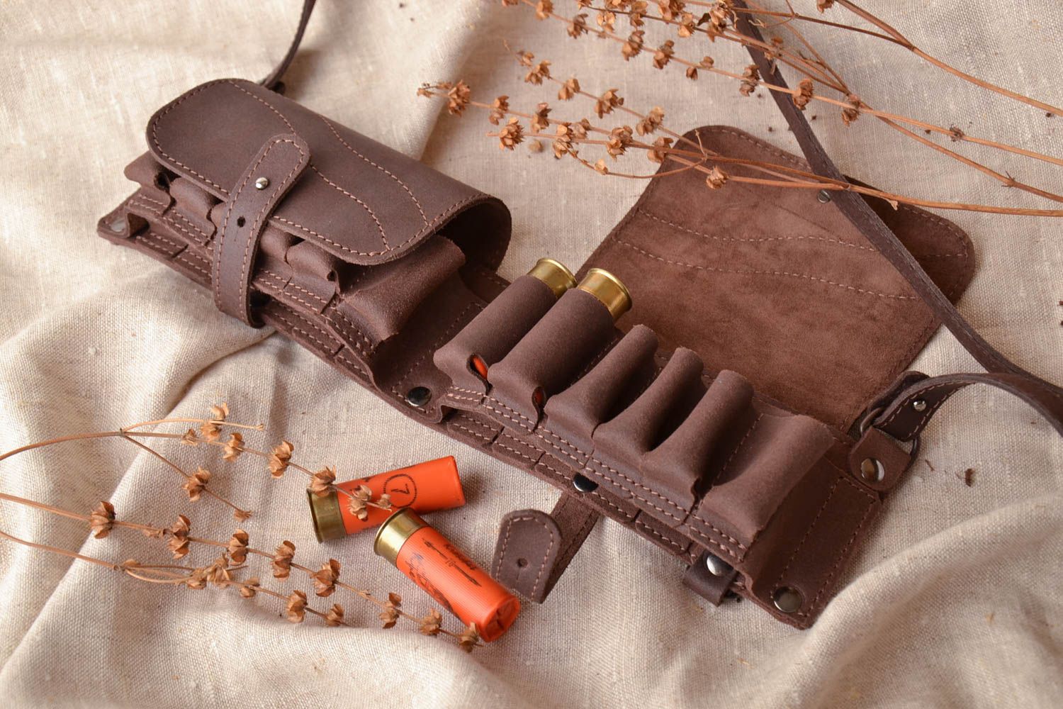 Leather cartridge pouch photo 1