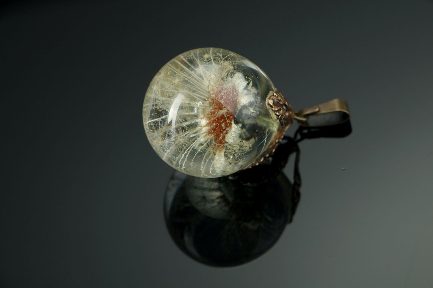 Pendant made of dandelion, coated with epoxy resin photo 1