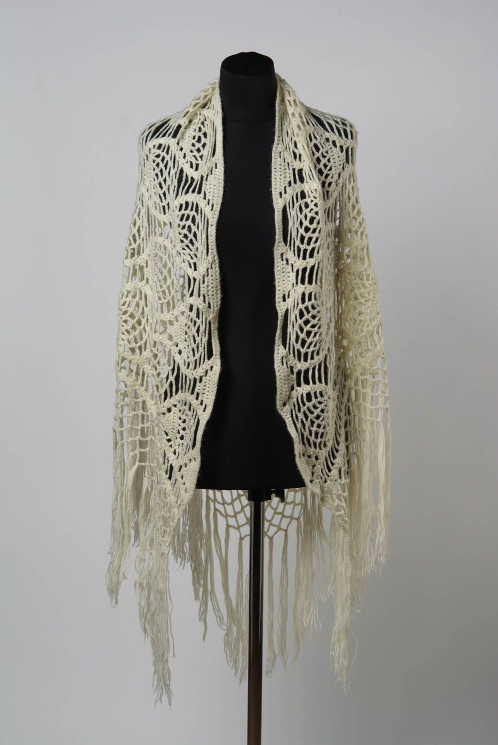 Weißer schöner warmer ajour gestrickter Schal aus Wolle Handarbeit foto 2