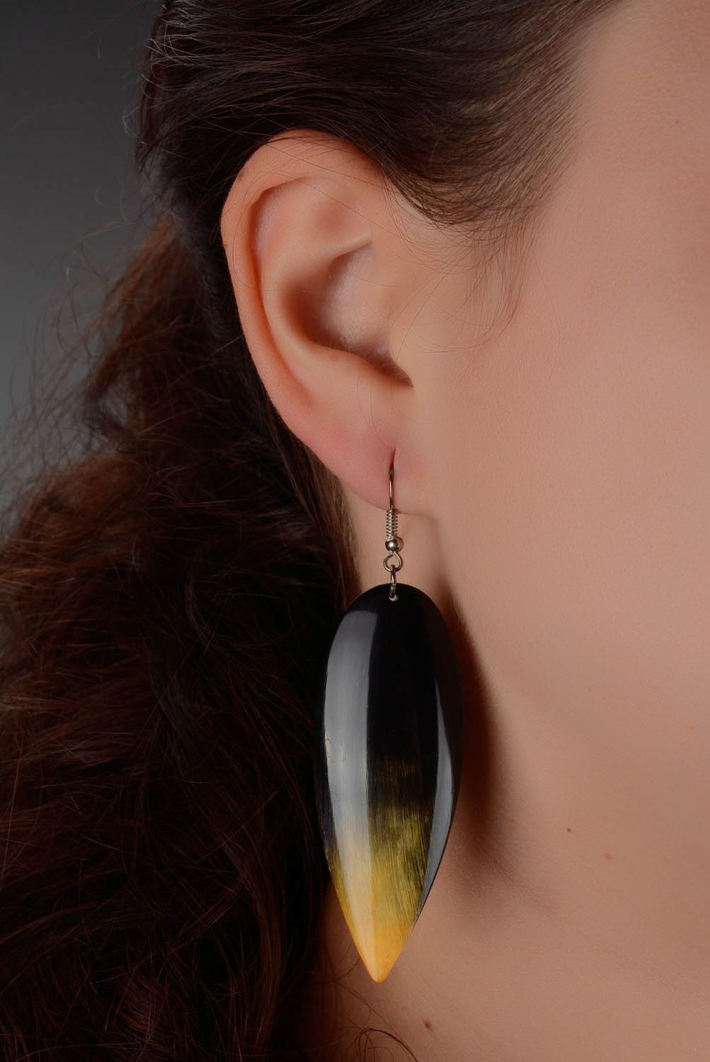 Cow horn earrings of yellow and black color Arrow photo 4