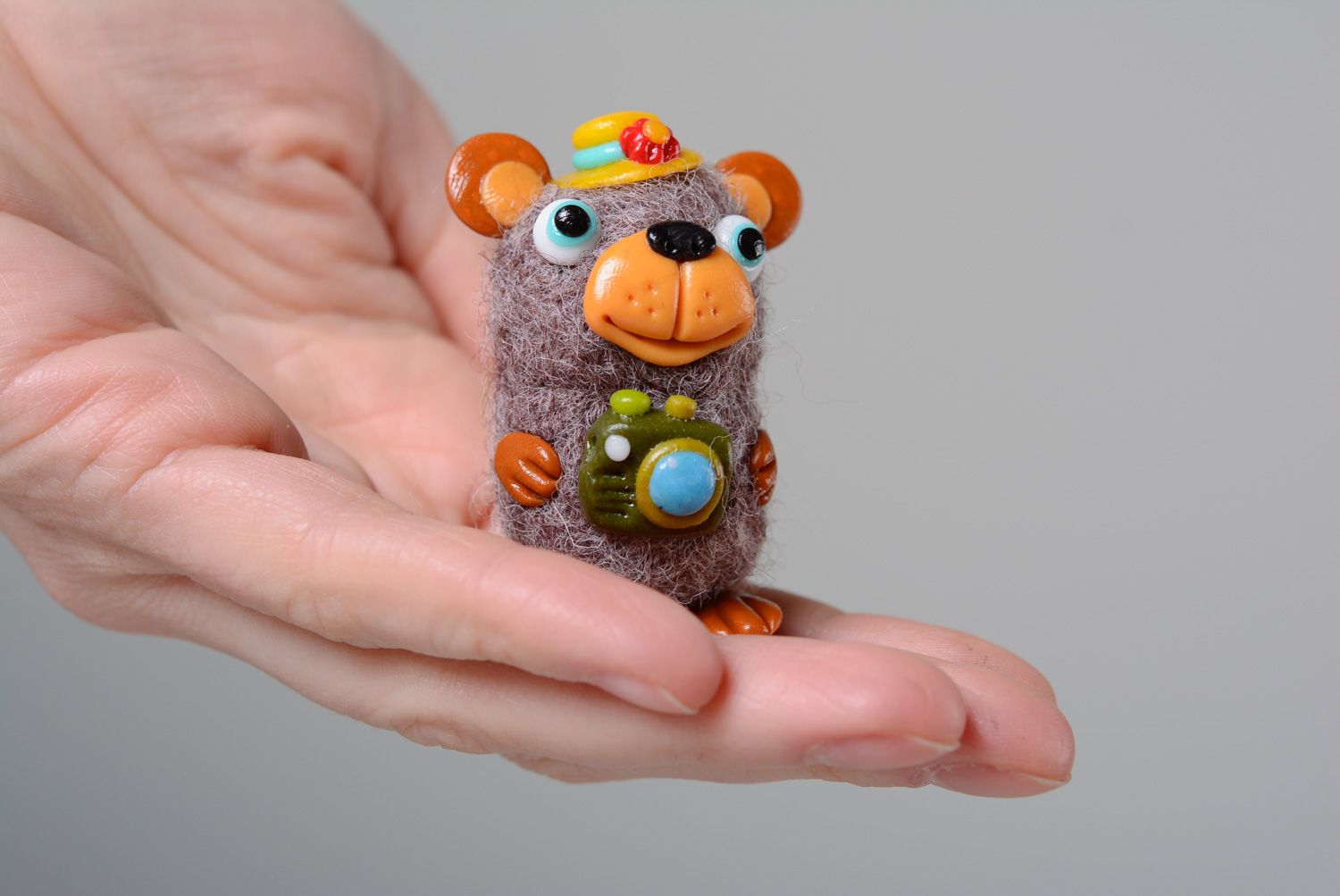 Jouet souris en laine feutrée fait main avec pâte polymère original pour enfant photo 5