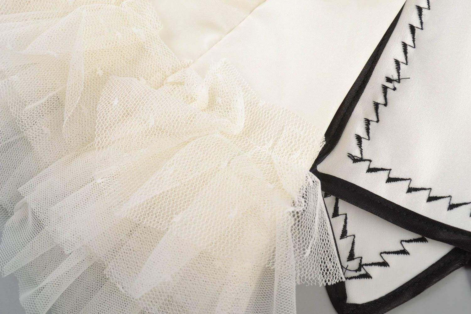 Handmade Hüllen für Flaschen zur Hochzeit Brautkleid und Anzug in Weiß Schwarz foto 3