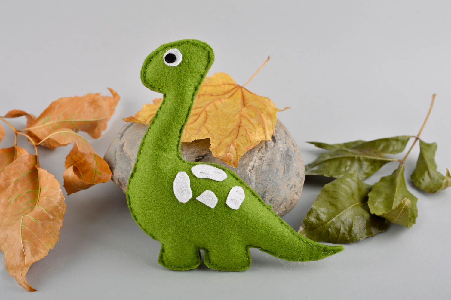 Dinosaurier Kuscheltier Kinder Geschenk handgemachtes Kuscheltier aus Filzwolle foto 1