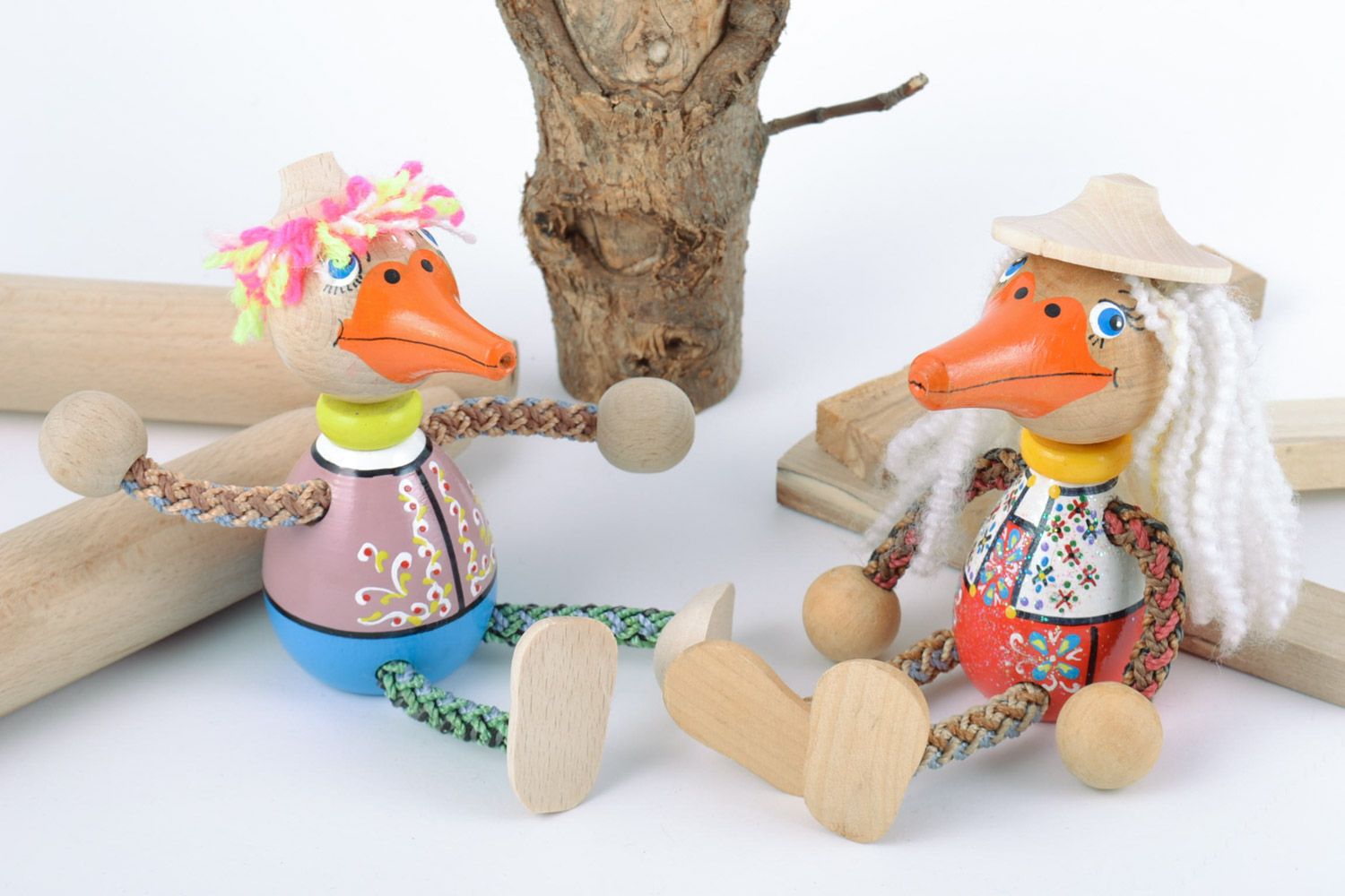 Деревянные игрушки уточки 2 штуки ручной работы с росписью детские красивые фото 1